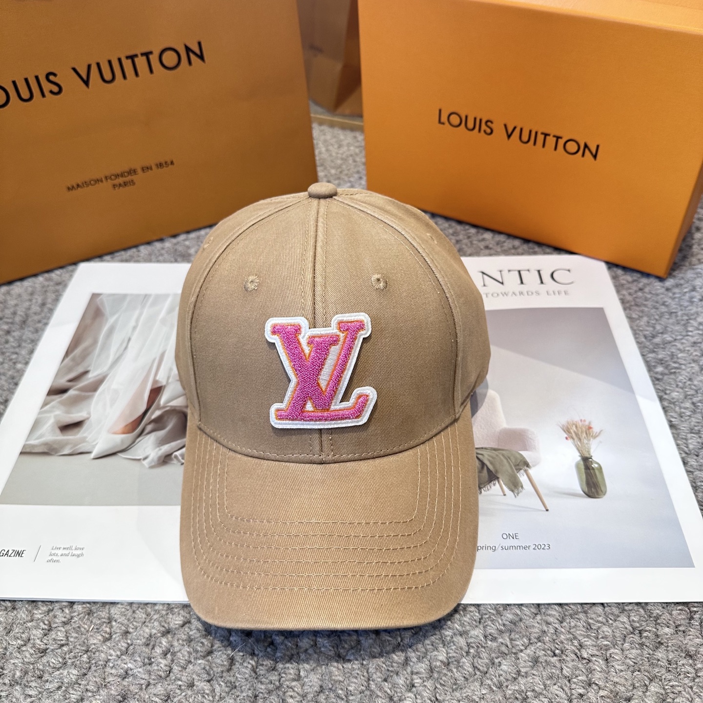🧢路易威登棒球帽 LouisVuitton😍新款LV棒球帽，重工打造♥️高端大气，百搭款🤗男女通用！