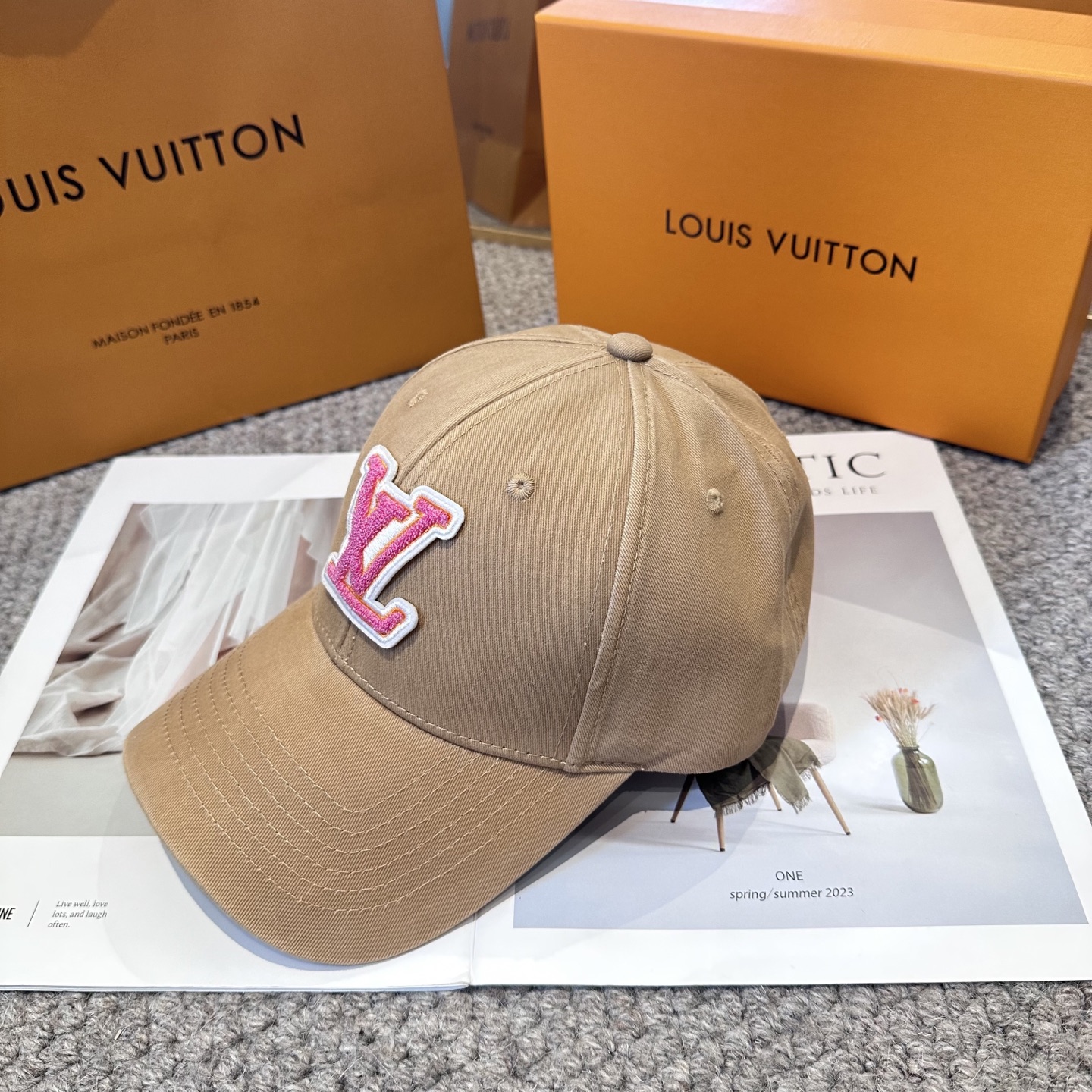🧢路易威登棒球帽 LouisVuitton😍新款LV棒球帽，重工打造♥️高端大气，百搭款🤗男女通用！