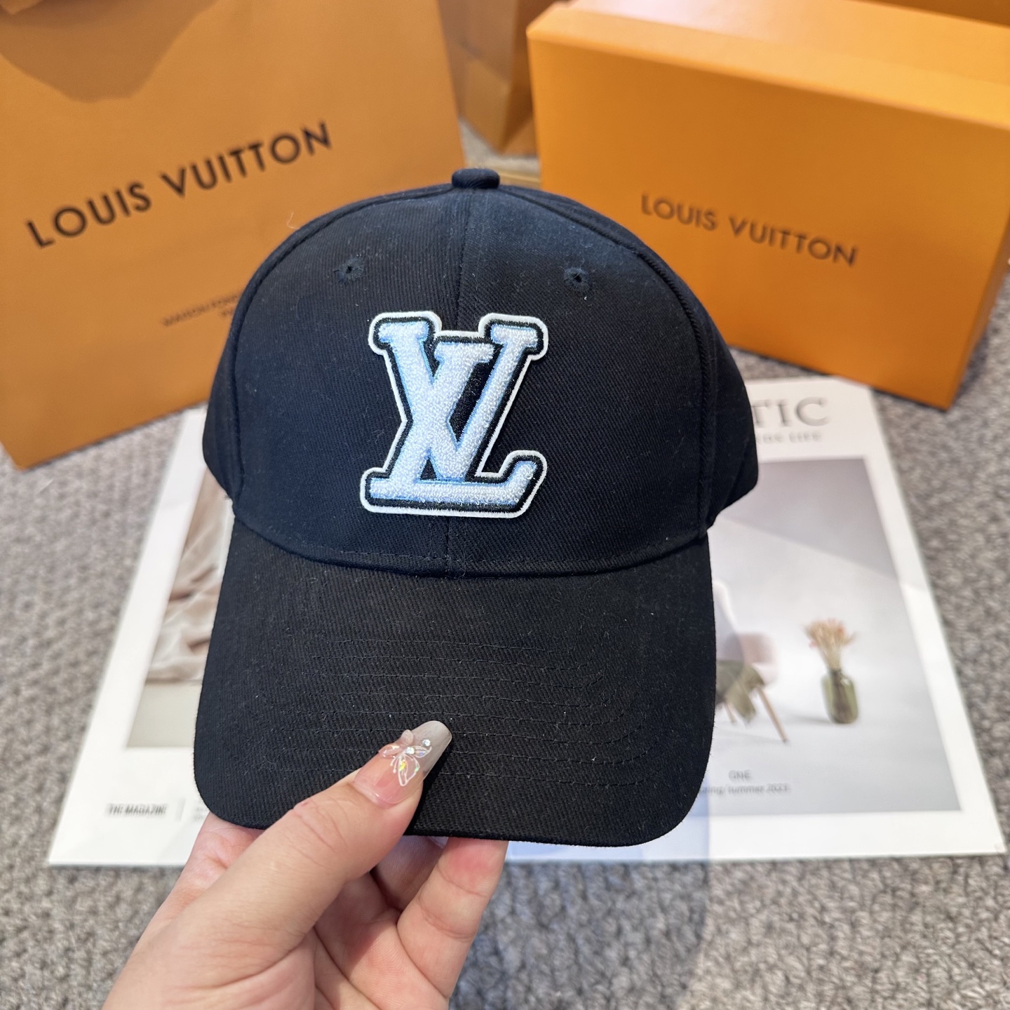 🧢路易威登棒球帽 LouisVuitton😍新款LV棒球帽，重工打造♥️高端大气，百搭款🤗男女通用！