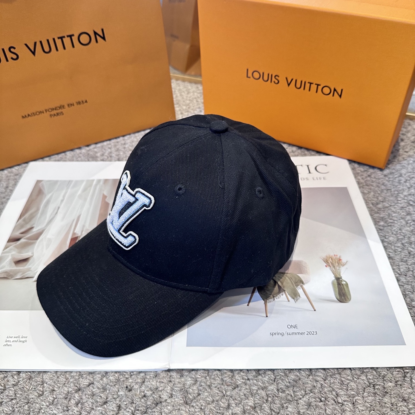 🧢路易威登棒球帽 LouisVuitton😍新款LV棒球帽，重工打造♥️高端大气，百搭款🤗男女通用！