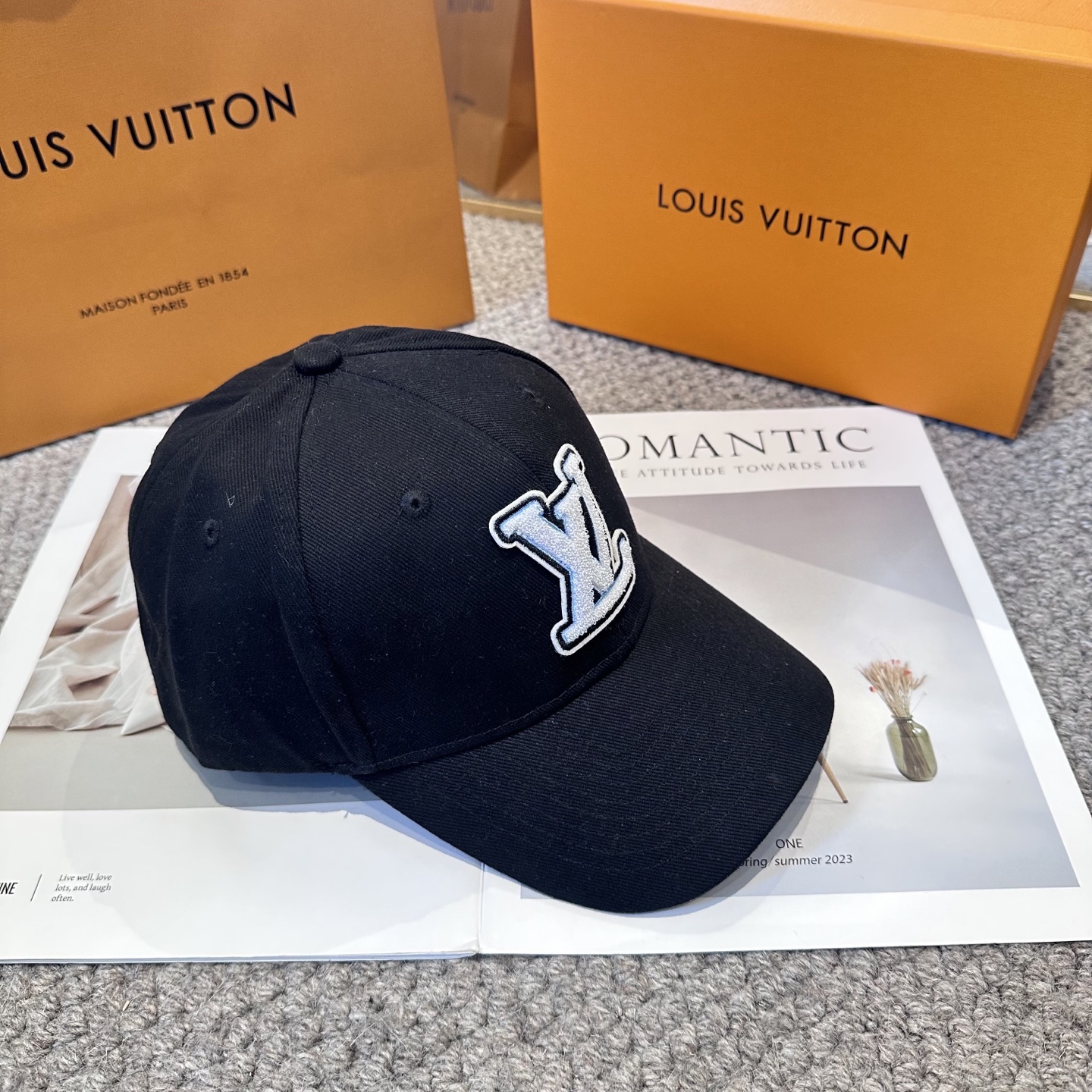 🧢路易威登棒球帽 LouisVuitton😍新款LV棒球帽，重工打造♥️高端大气，百搭款🤗男女通用！