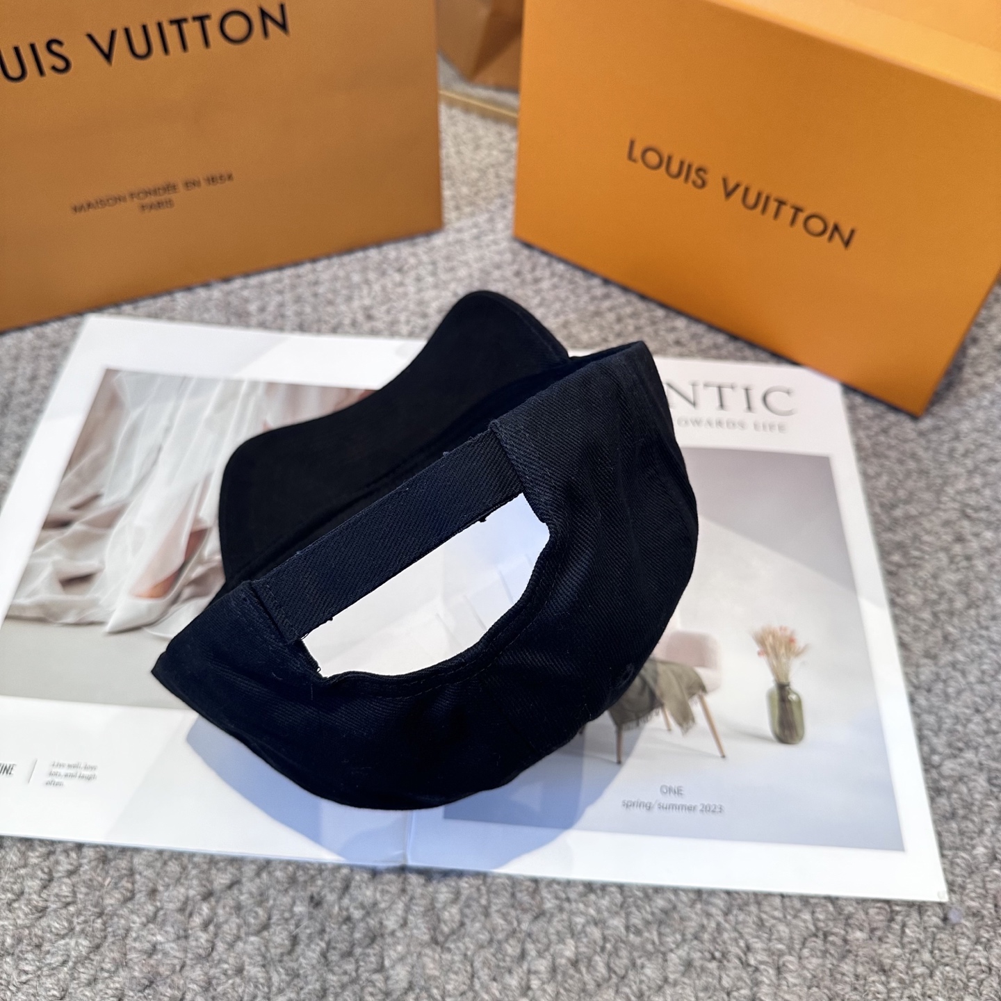 🧢路易威登棒球帽 LouisVuitton😍新款LV棒球帽，重工打造♥️高端大气，百搭款🤗男女通用！