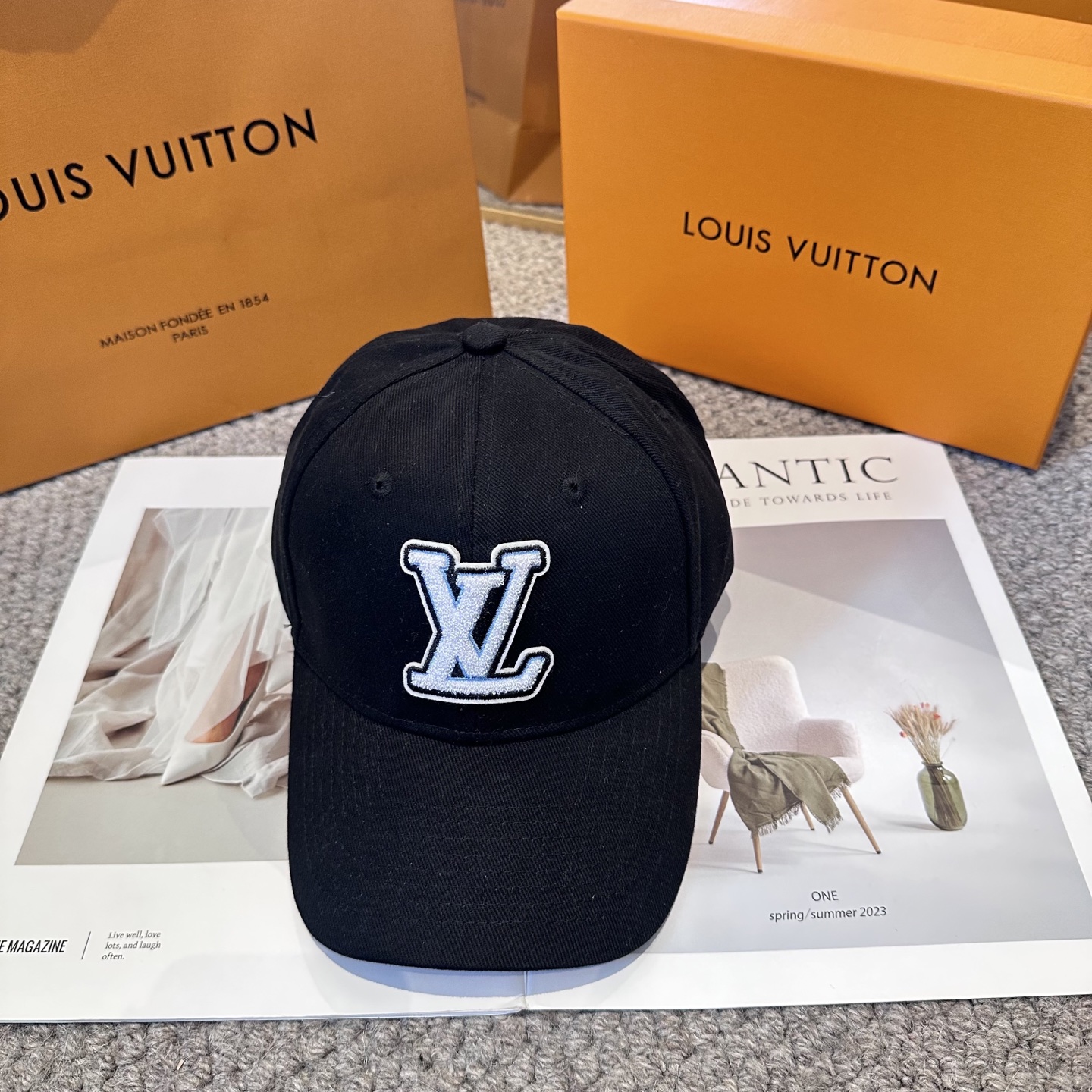 🧢路易威登棒球帽 LouisVuitton😍新款LV棒球帽，重工打造♥️高端大气，百搭款🤗男女通用！