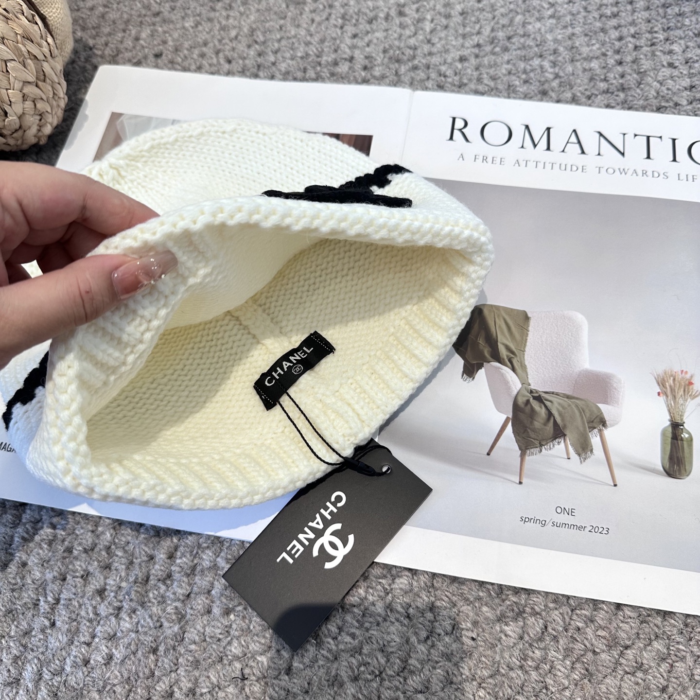 Chanel官网品质香奈儿秋冬网红时尚博主推荐款毛线帽，小红书爆款，手感超柔软舒适的针织线帽，弹性极佳！