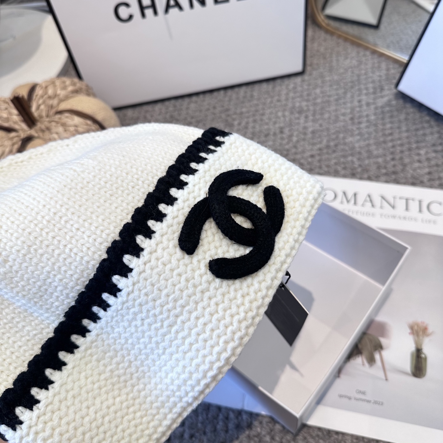 Chanel官网品质香奈儿秋冬网红时尚博主推荐款毛线帽，小红书爆款，手感超柔软舒适的针织线帽，弹性极佳！