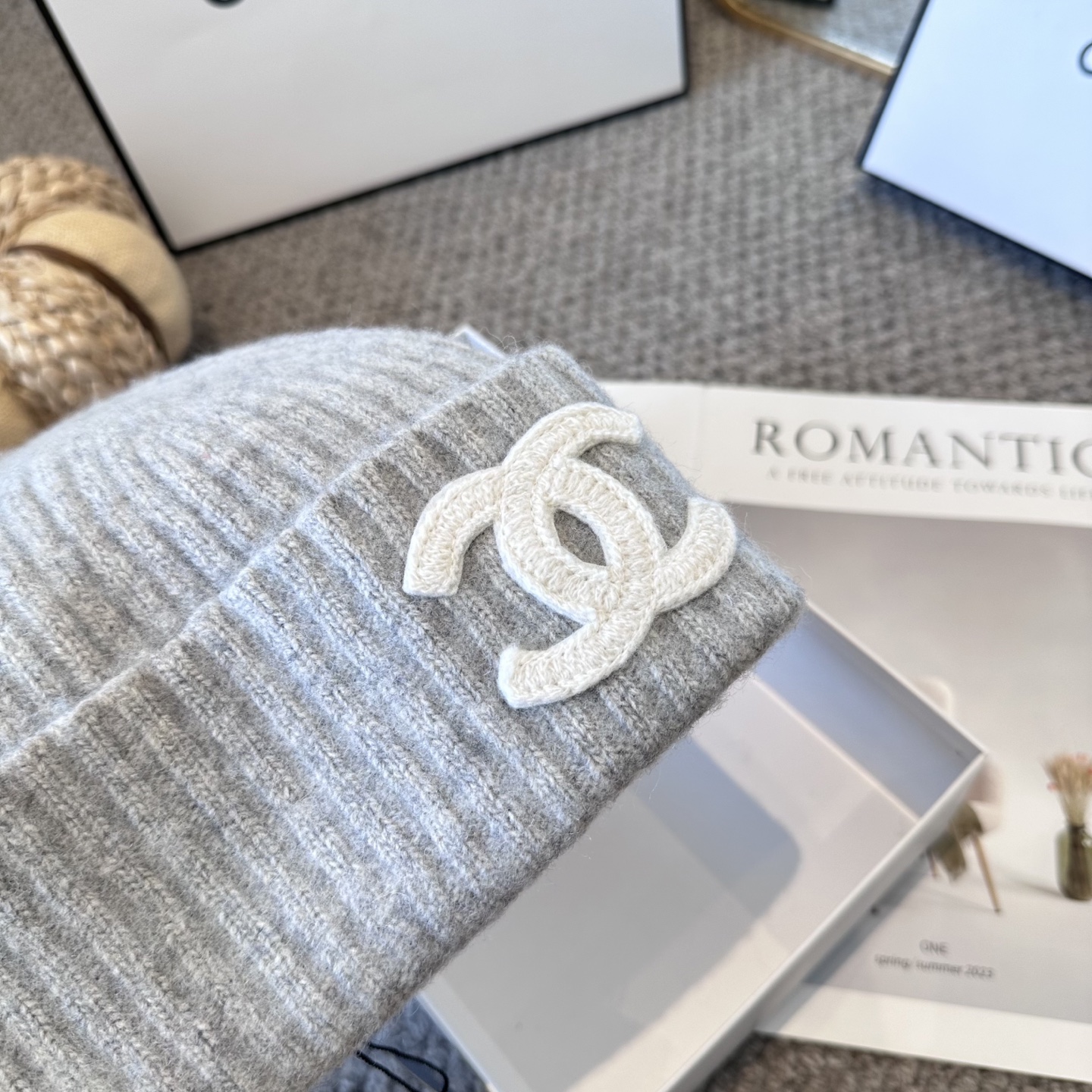 Chanel官网品质香奈儿秋冬网红时尚博主推荐款毛线帽，小红书爆款，手感超柔软舒适的针织线帽，弹性极佳！