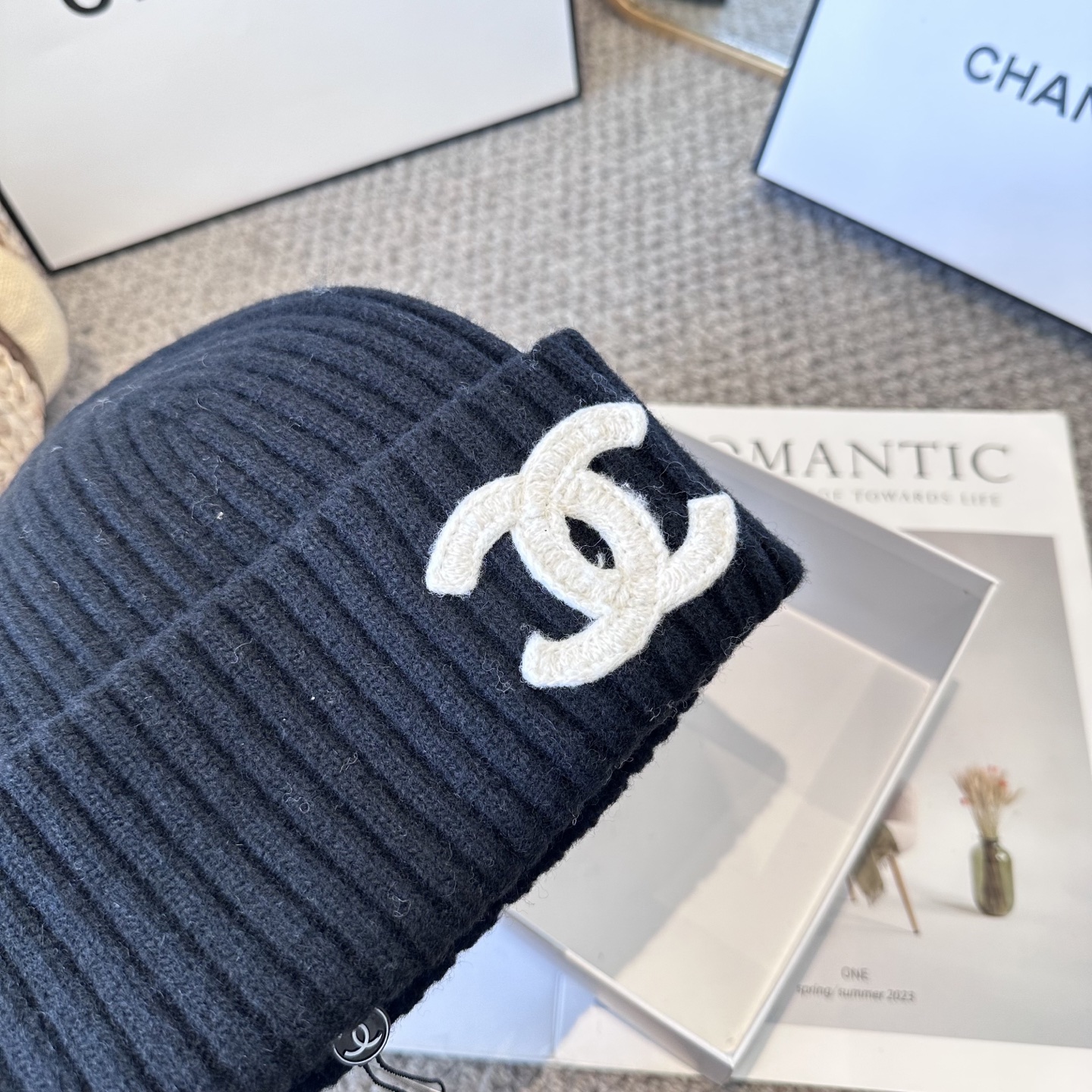 Chanel官网品质香奈儿秋冬网红时尚博主推荐款毛线帽，小红书爆款，手感超柔软舒适的针织线帽，弹性极佳！