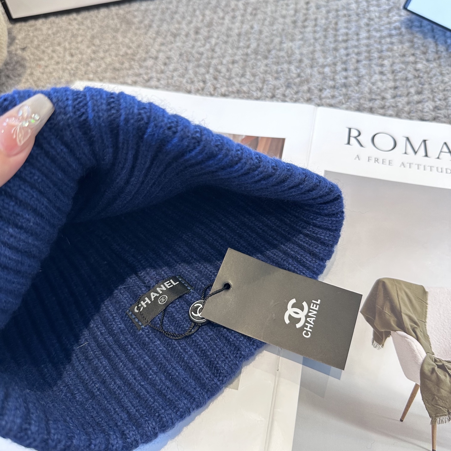 Chanel官网品质香奈儿秋冬网红时尚博主推荐款毛线帽，小红书爆款，手感超柔软舒适的针织线帽，弹性极佳！