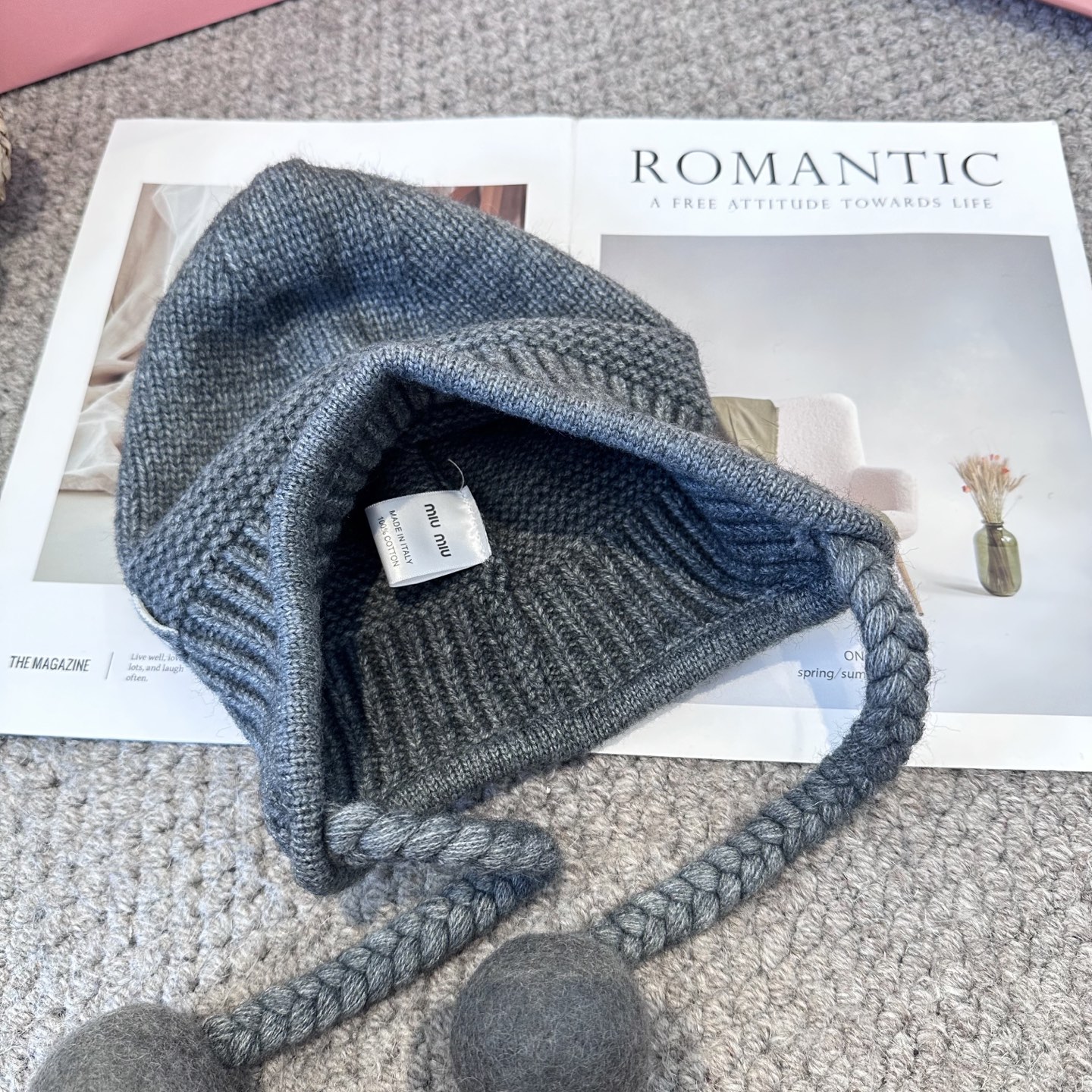 miumiu缪缪秋冬毛线帽这种高级灰色染色非常难染！更何况是兔毛的材质简直质感从头开始了！巨推荐大家这顶