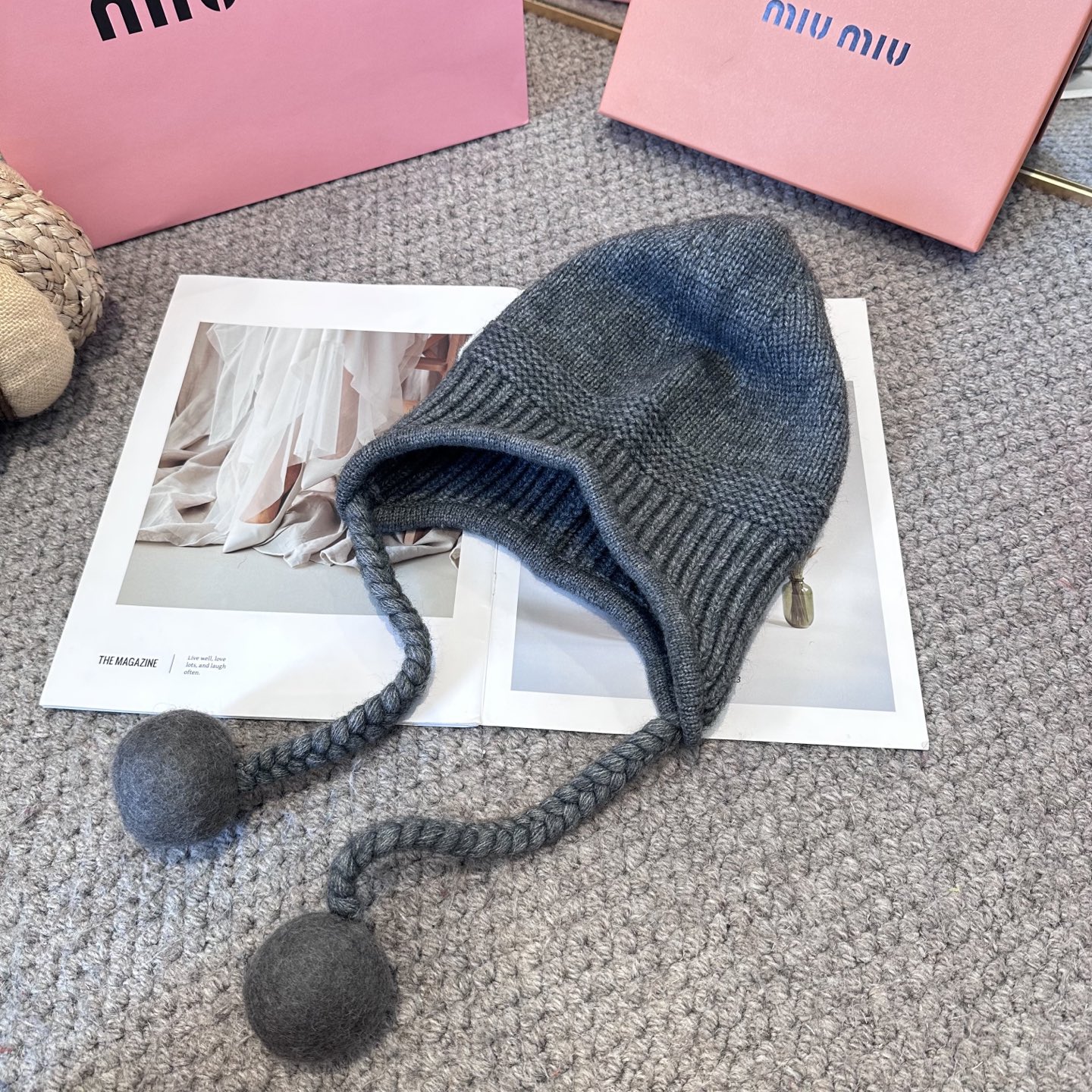 miumiu缪缪秋冬毛线帽这种高级灰色染色非常难染！更何况是兔毛的材质简直质感从头开始了！巨推荐大家这顶