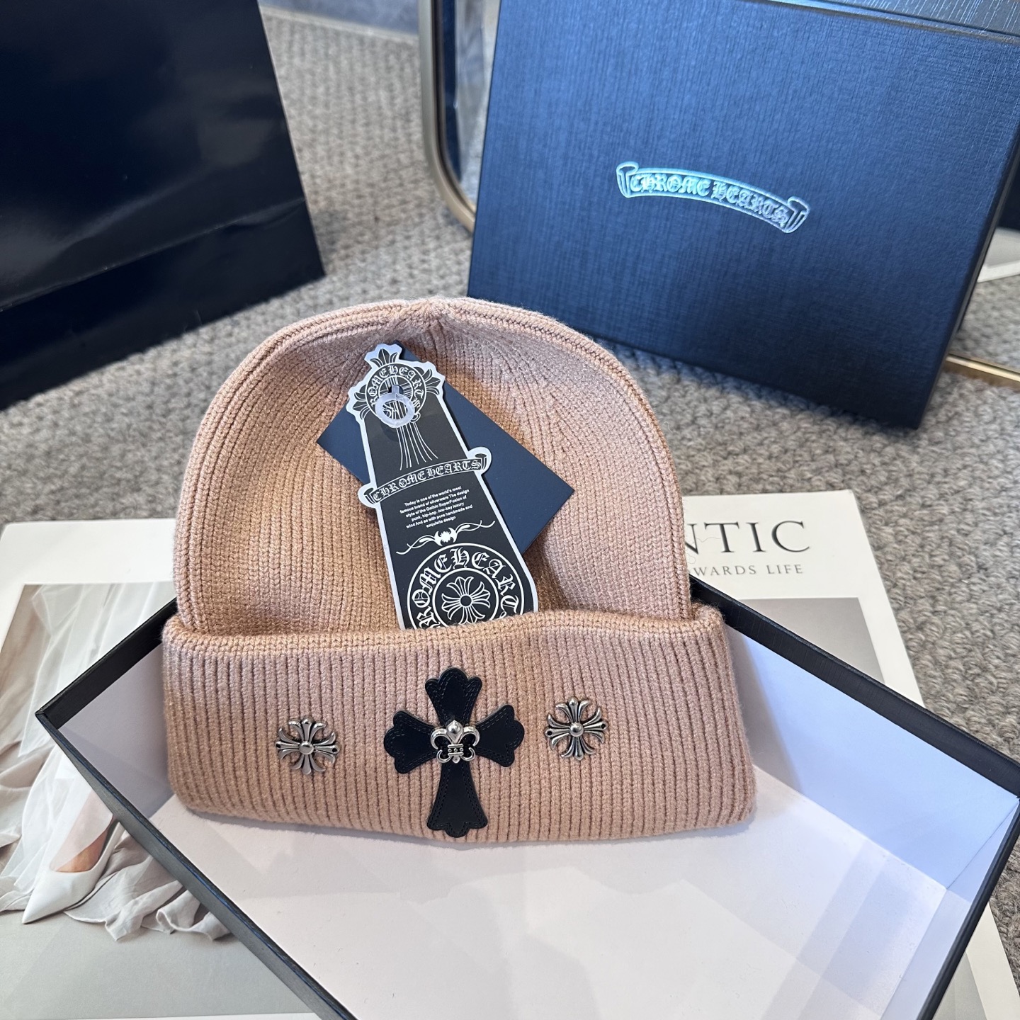 克罗心 秋冬款羊毛针织毛线帽这款必定是极简主义的最爱干净，利索，时尚百搭，绝对不挑脸型！属于时尚经典的万