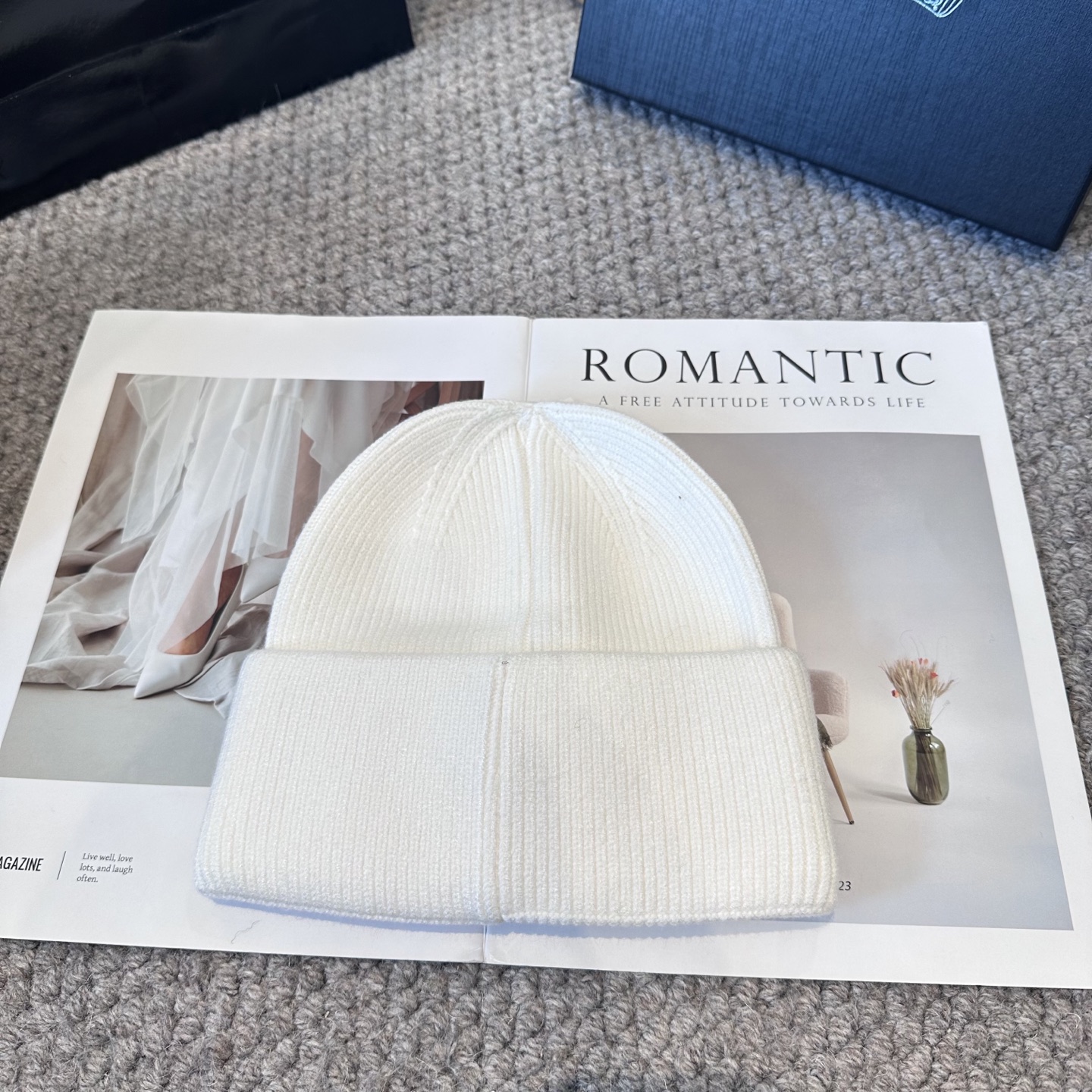 克罗心 秋冬款羊毛针织毛线帽这款必定是极简主义的最爱干净，利索，时尚百搭，绝对不挑脸型！属于时尚经典的万