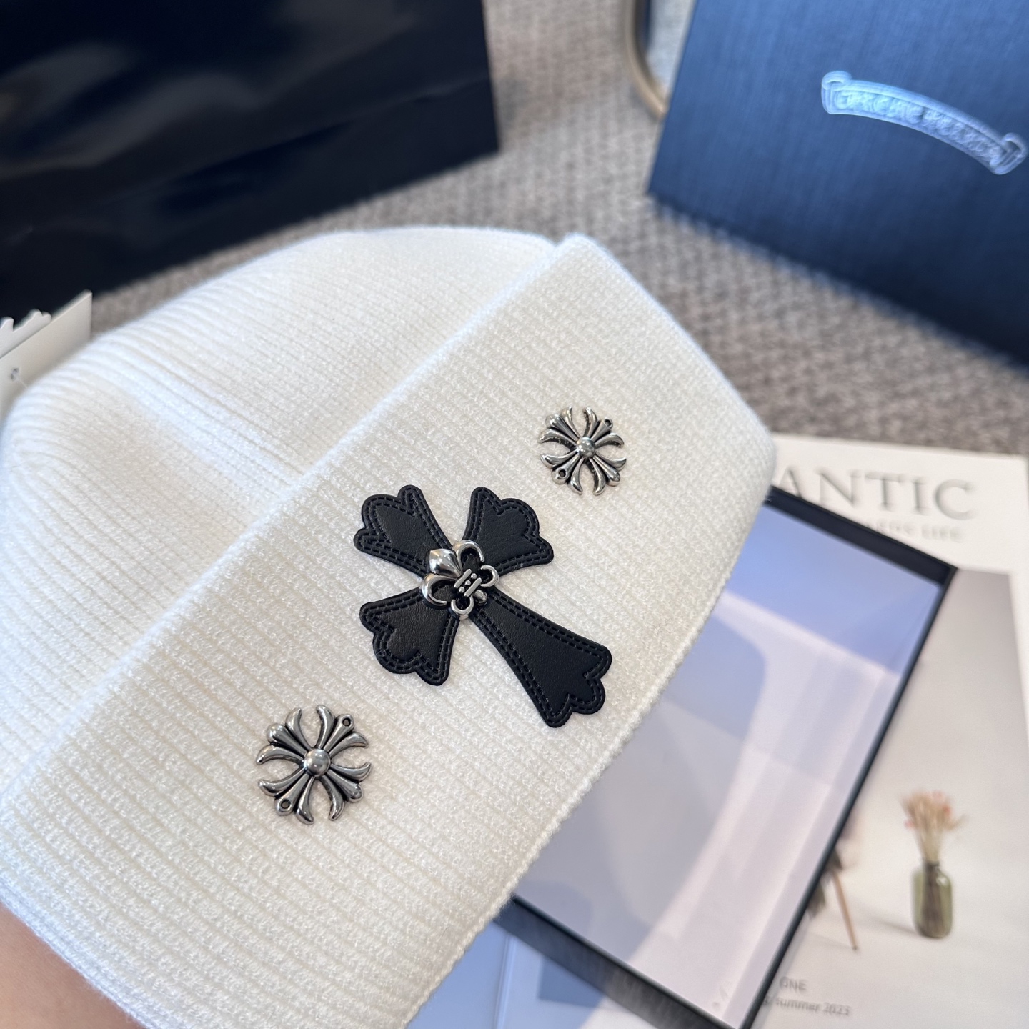 克罗心 秋冬款羊毛针织毛线帽这款必定是极简主义的最爱干净，利索，时尚百搭，绝对不挑脸型！属于时尚经典的万