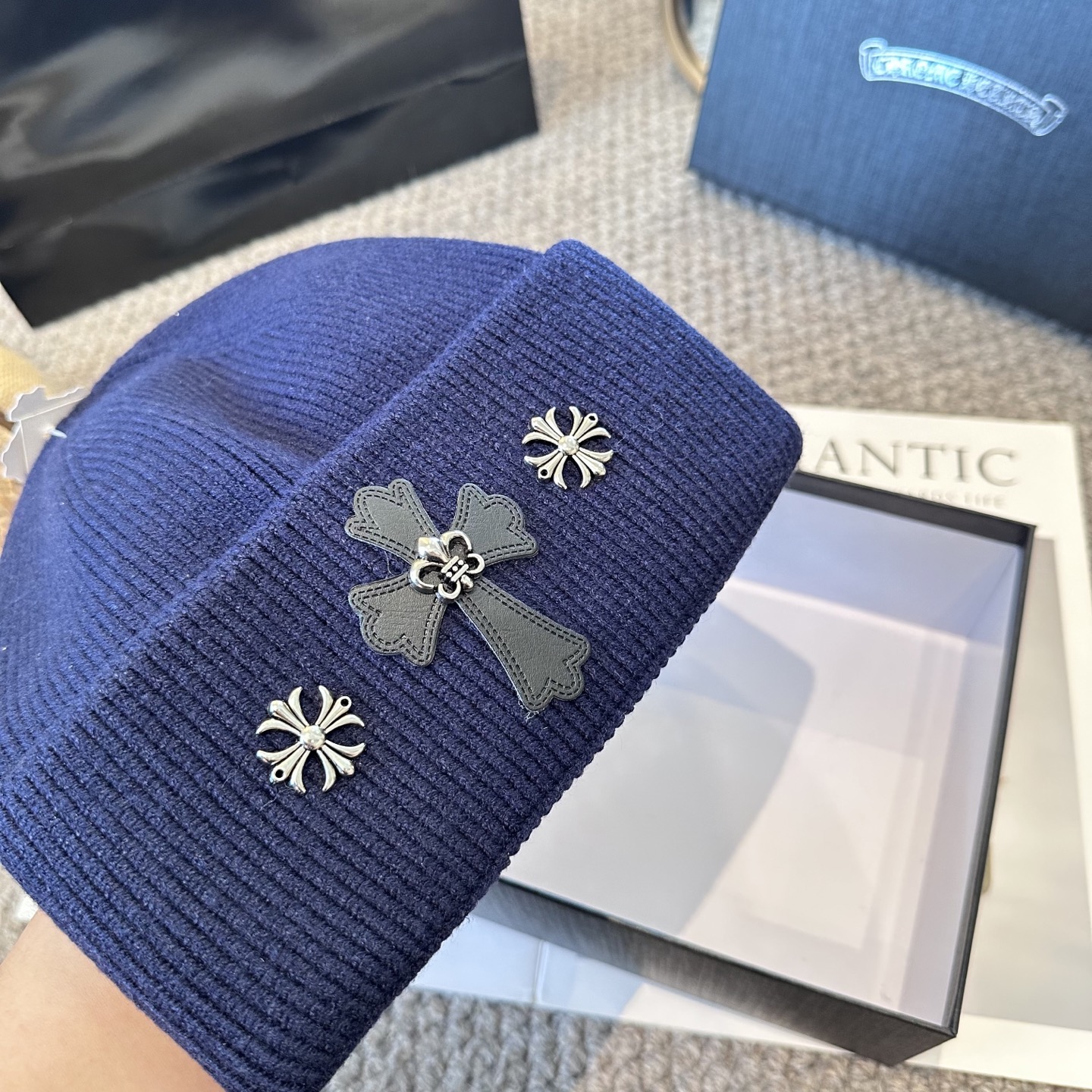 克罗心 秋冬款羊毛针织毛线帽这款必定是极简主义的最爱干净，利索，时尚百搭，绝对不挑脸型！属于时尚经典的万