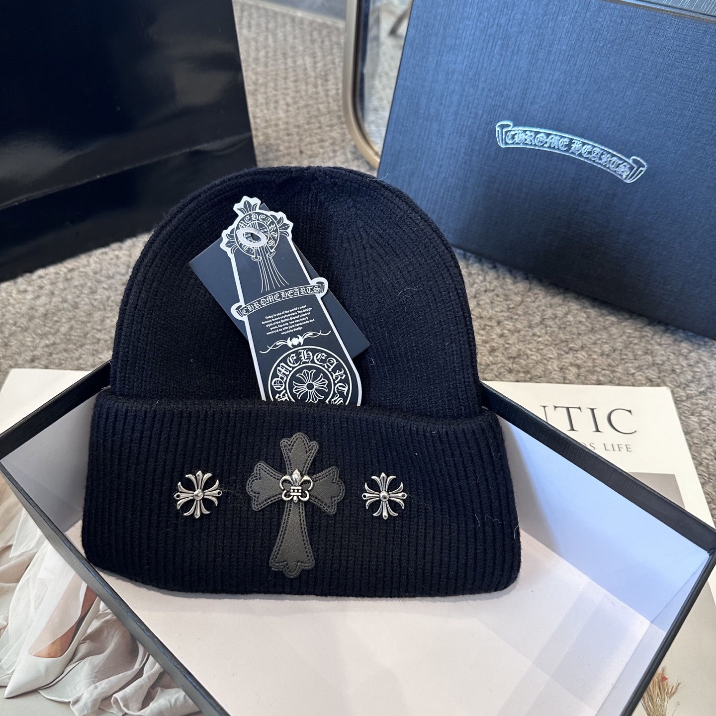 克罗心 秋冬款羊毛针织毛线帽这款必定是极简主义的最爱干净，利索，时尚百搭，绝对不挑脸型！属于时尚经典的万