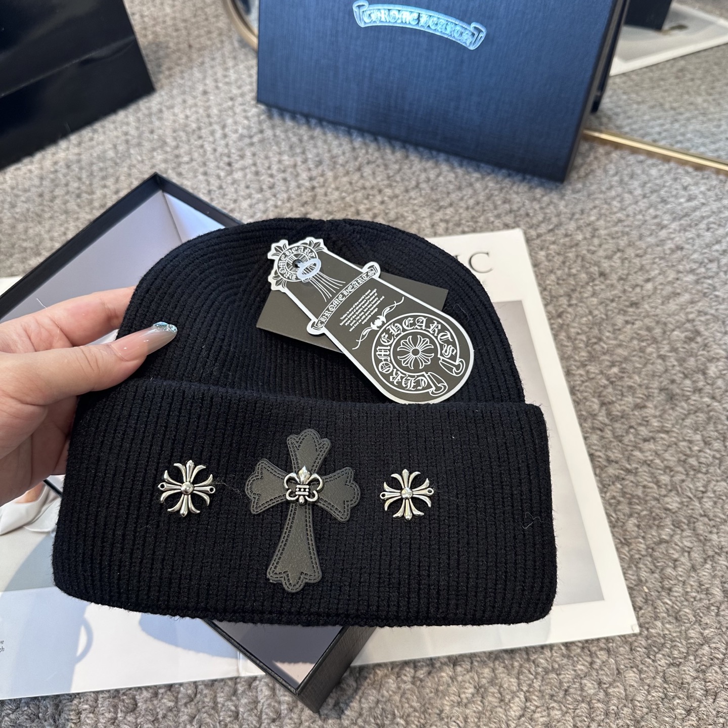 克罗心 秋冬款羊毛针织毛线帽这款必定是极简主义的最爱干净，利索，时尚百搭，绝对不挑脸型！属于时尚经典的万