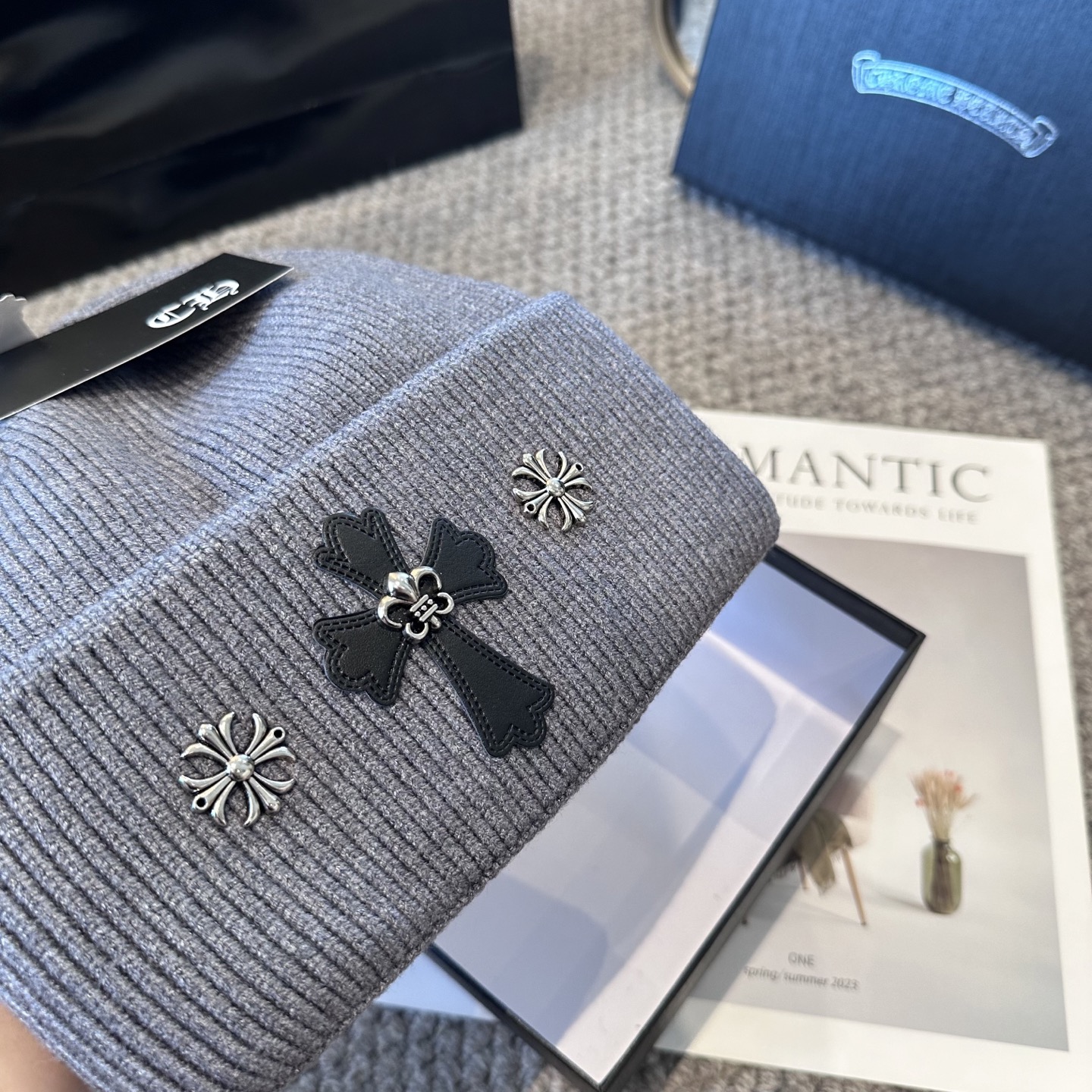 克罗心 秋冬款羊毛针织毛线帽这款必定是极简主义的最爱干净，利索，时尚百搭，绝对不挑脸型！属于时尚经典的万