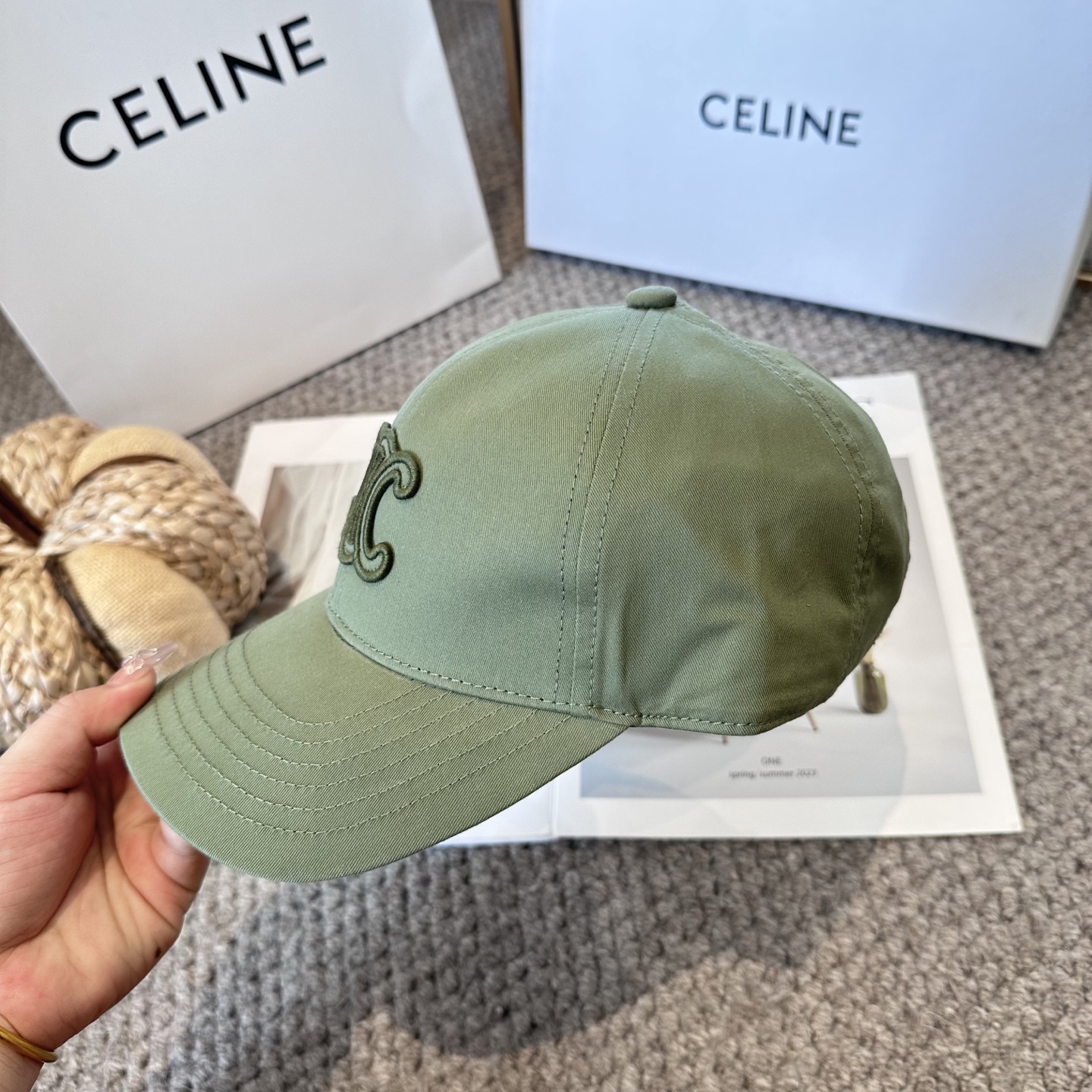CELINE赛琳 新款凯旋门棒球帽🧢帽型完全按照定做。五金调节扣开模定做有logo标。定做帽子内里log