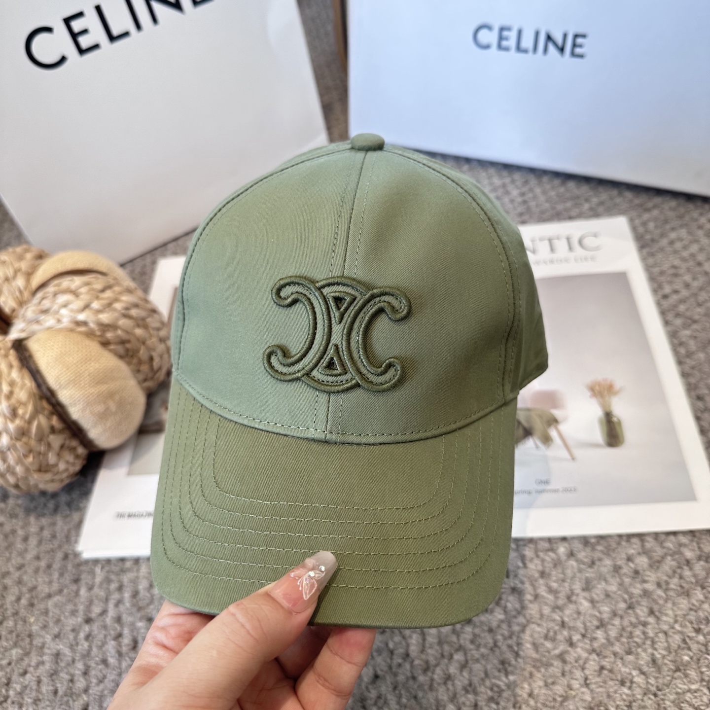 CELINE赛琳 新款凯旋门棒球帽🧢帽型完全按照定做。五金调节扣开模定做有logo标。定做帽子内里log