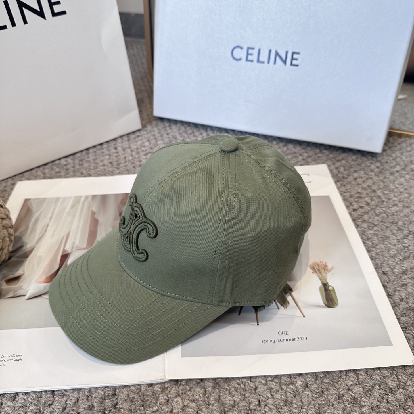 CELINE赛琳 新款凯旋门棒球帽🧢帽型完全按照定做。五金调节扣开模定做有logo标。定做帽子内里log