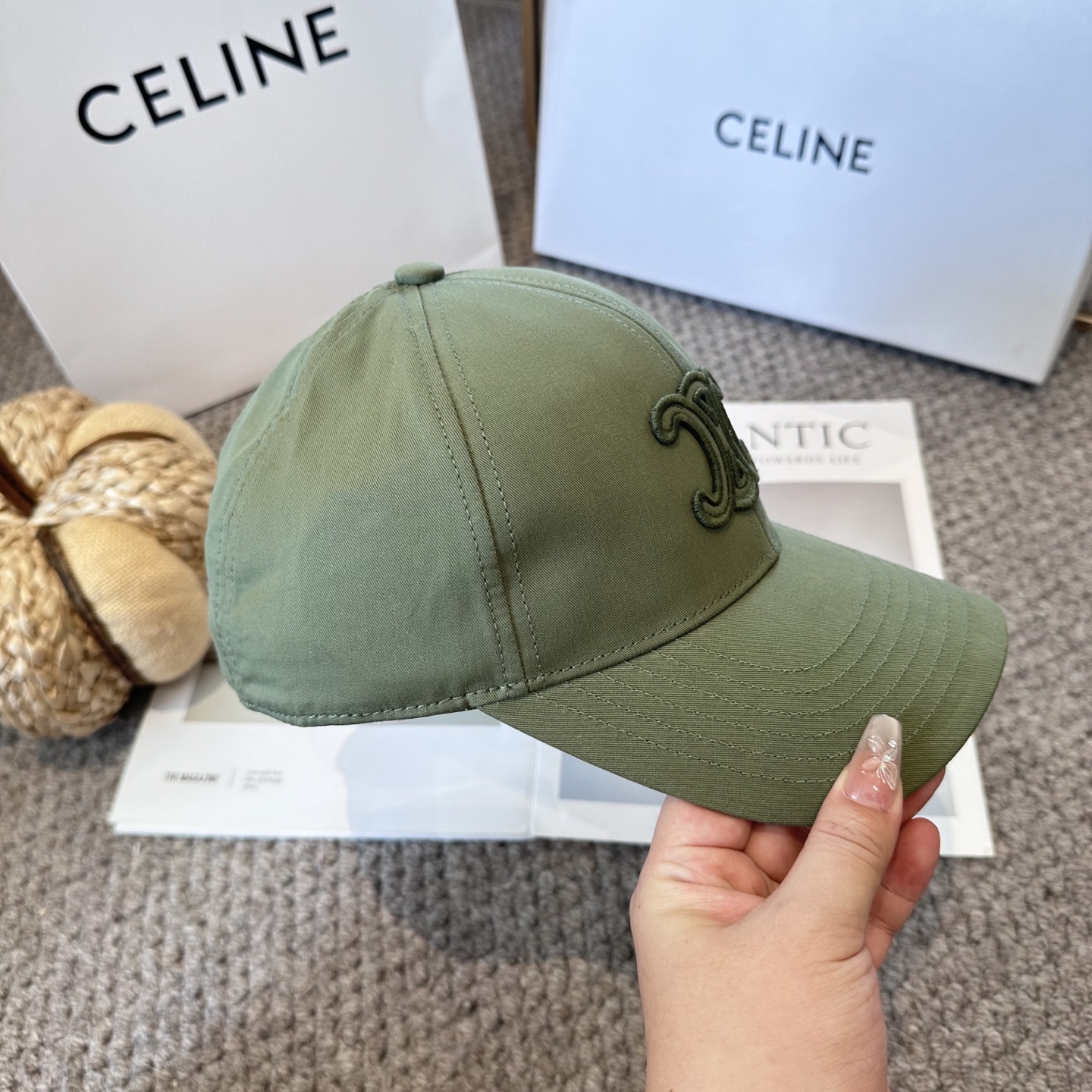 CELINE赛琳 新款凯旋门棒球帽🧢帽型完全按照定做。五金调节扣开模定做有logo标。定做帽子内里log