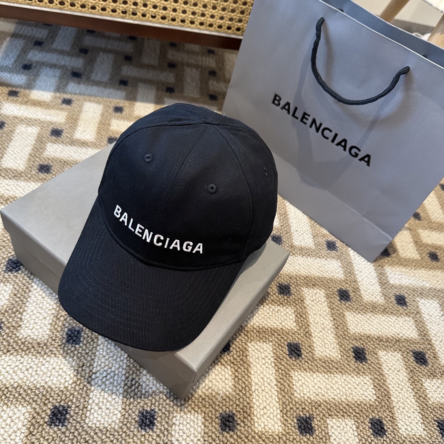 新品Balenciaga 巴黎世家字母新款棒球帽现货秒发🧢简约时尚超级无敌好看的帽子！情侣款！