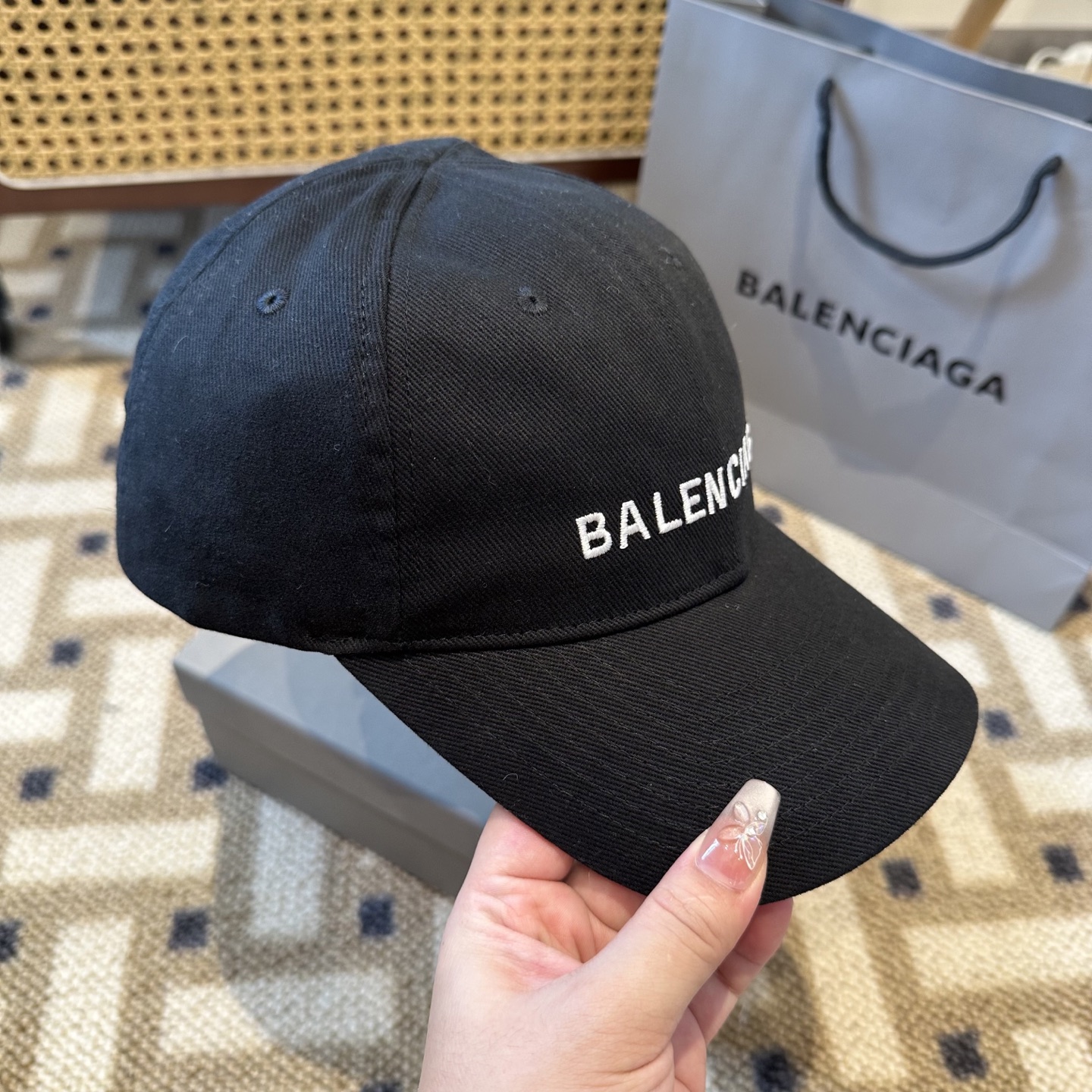 新品Balenciaga 巴黎世家字母新款棒球帽现货秒发🧢简约时尚超级无敌好看的帽子！情侣款！