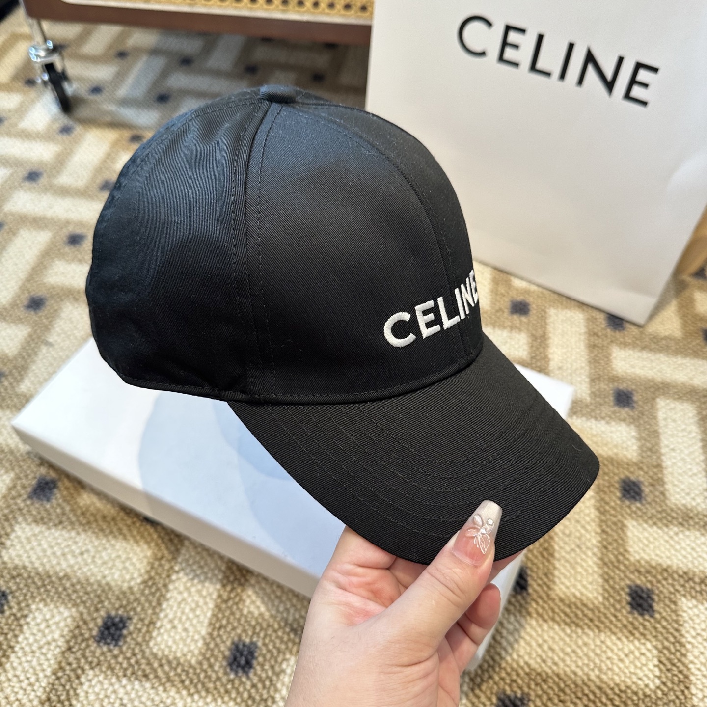 CELINE赛琳 新款凯旋门棒球帽🧢帽型完全按照定做。五金调节扣开模定做有logo标。定做帽子内里log