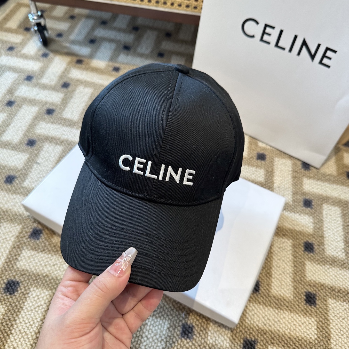 CELINE赛琳 新款凯旋门棒球帽🧢帽型完全按照定做。五金调节扣开模定做有logo标。定做帽子内里log