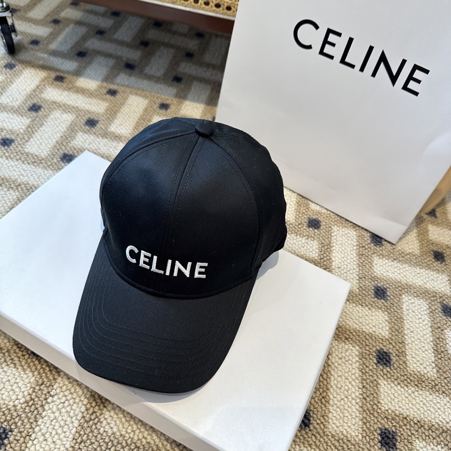 CELINE赛琳 新款凯旋门棒球帽🧢帽型完全按照定做。五金调节扣开模定做有logo标。定做帽子内里log