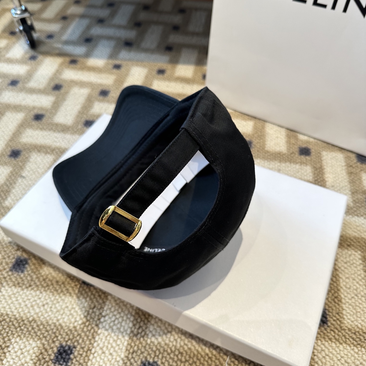 CELINE赛琳 新款凯旋门棒球帽🧢帽型完全按照定做。五金调节扣开模定做有logo标。定做帽子内里log