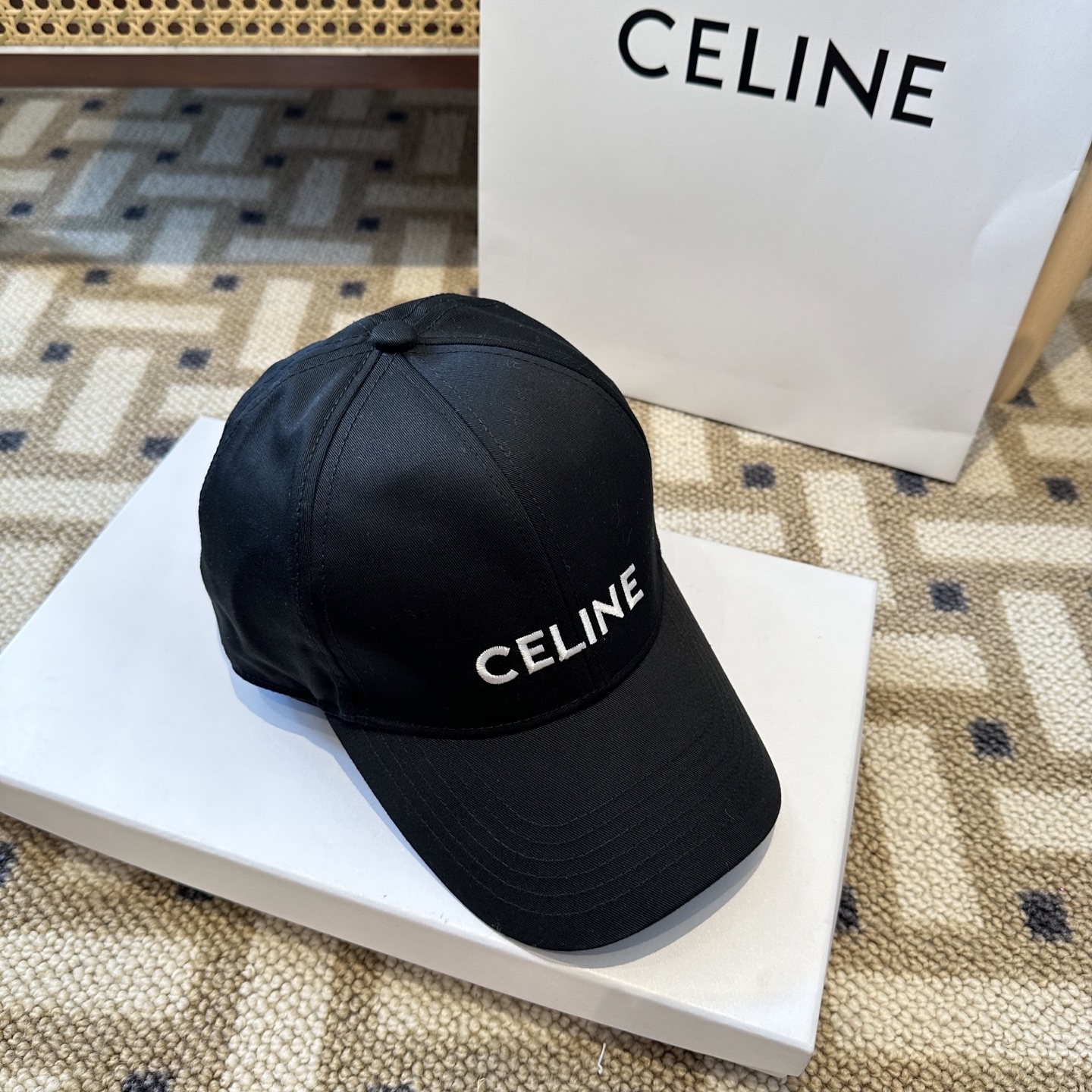 CELINE赛琳 新款凯旋门棒球帽🧢帽型完全按照定做。五金调节扣开模定做有logo标。定做帽子内里log