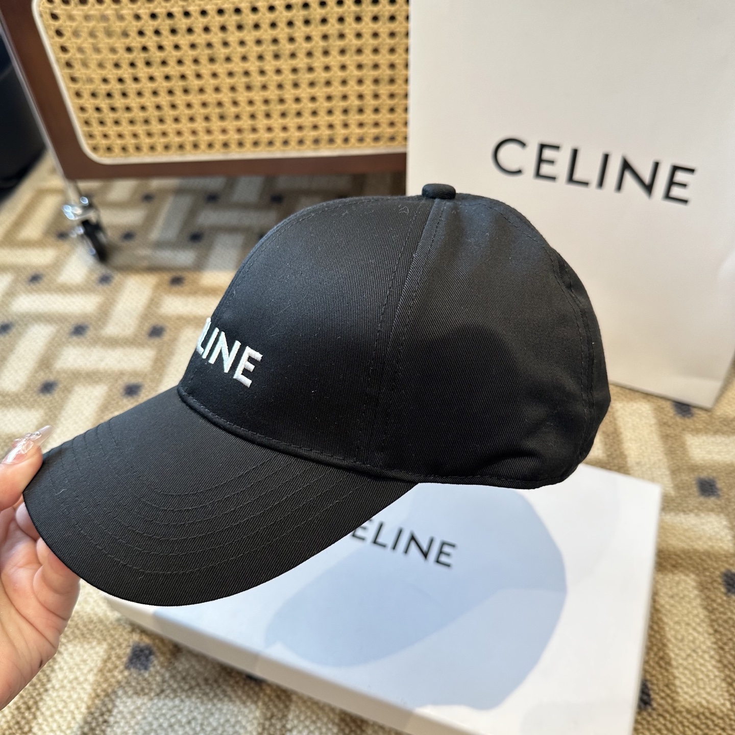 CELINE赛琳 新款凯旋门棒球帽🧢帽型完全按照定做。五金调节扣开模定做有logo标。定做帽子内里log