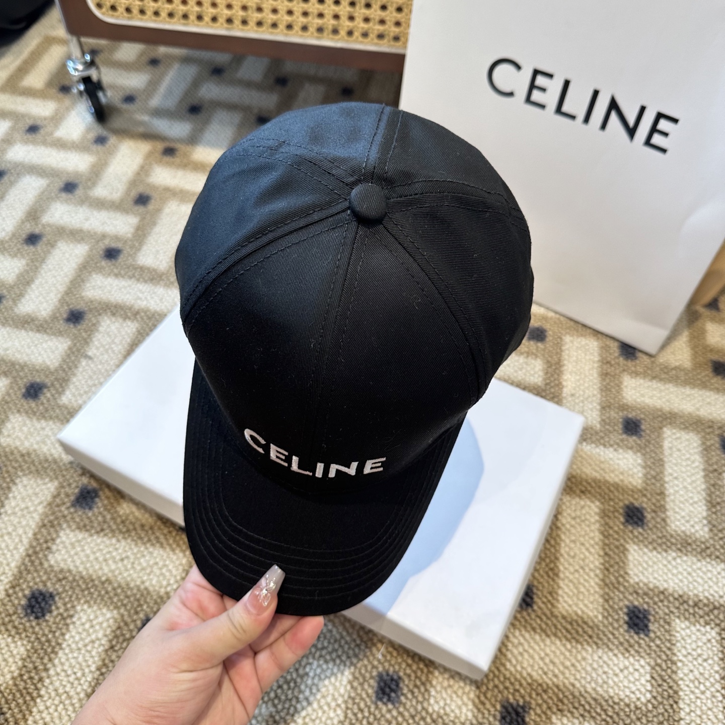 CELINE赛琳 新款凯旋门棒球帽🧢帽型完全按照定做。五金调节扣开模定做有logo标。定做帽子内里log