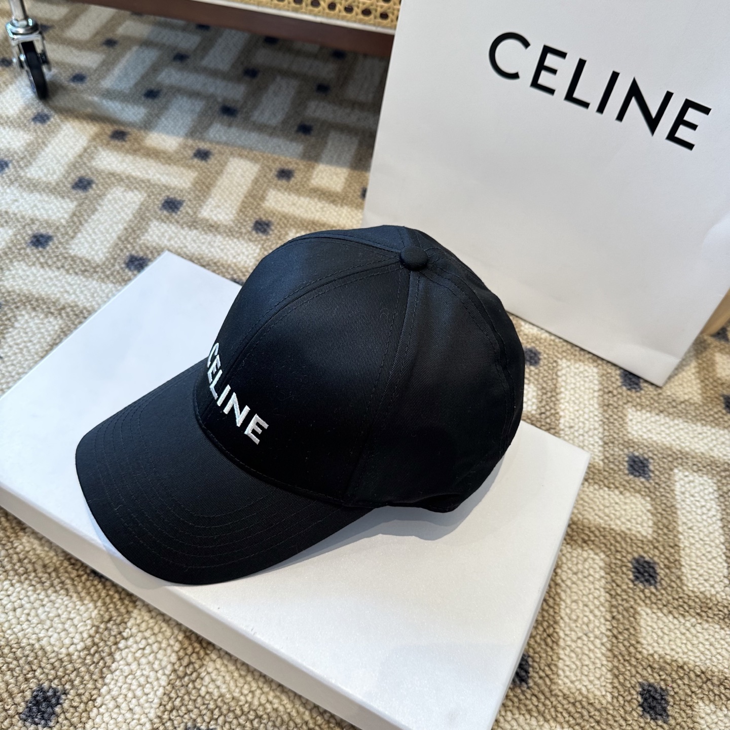 CELINE赛琳 新款凯旋门棒球帽🧢帽型完全按照定做。五金调节扣开模定做有logo标。定做帽子内里log