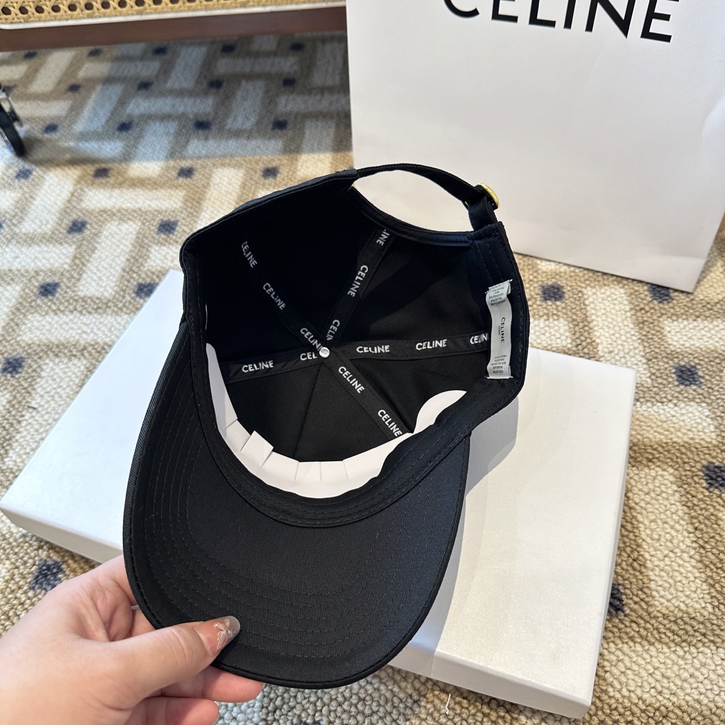 CELINE赛琳 新款凯旋门棒球帽🧢帽型完全按照定做。五金调节扣开模定做有logo标。定做帽子内里log