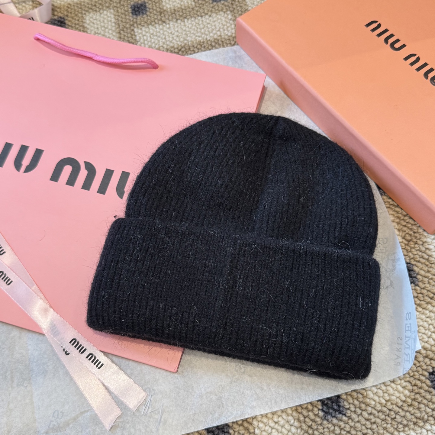 miumiu缪缪🐰秋冬毛线帽这种高级简直质感从头开始了！巨推荐大家这顶不管什么类型的衣服都好配💖休闲和甜