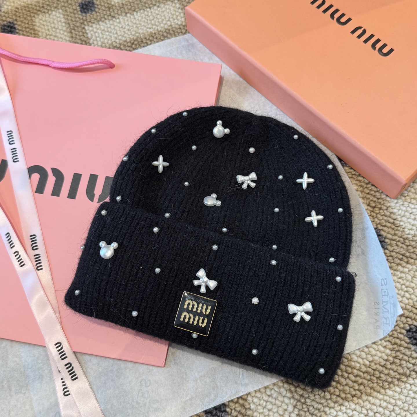 miumiu缪缪🐰秋冬毛线帽这种高级简直质感从头开始了！巨推荐大家这顶不管什么类型的衣服都好配💖休闲和甜