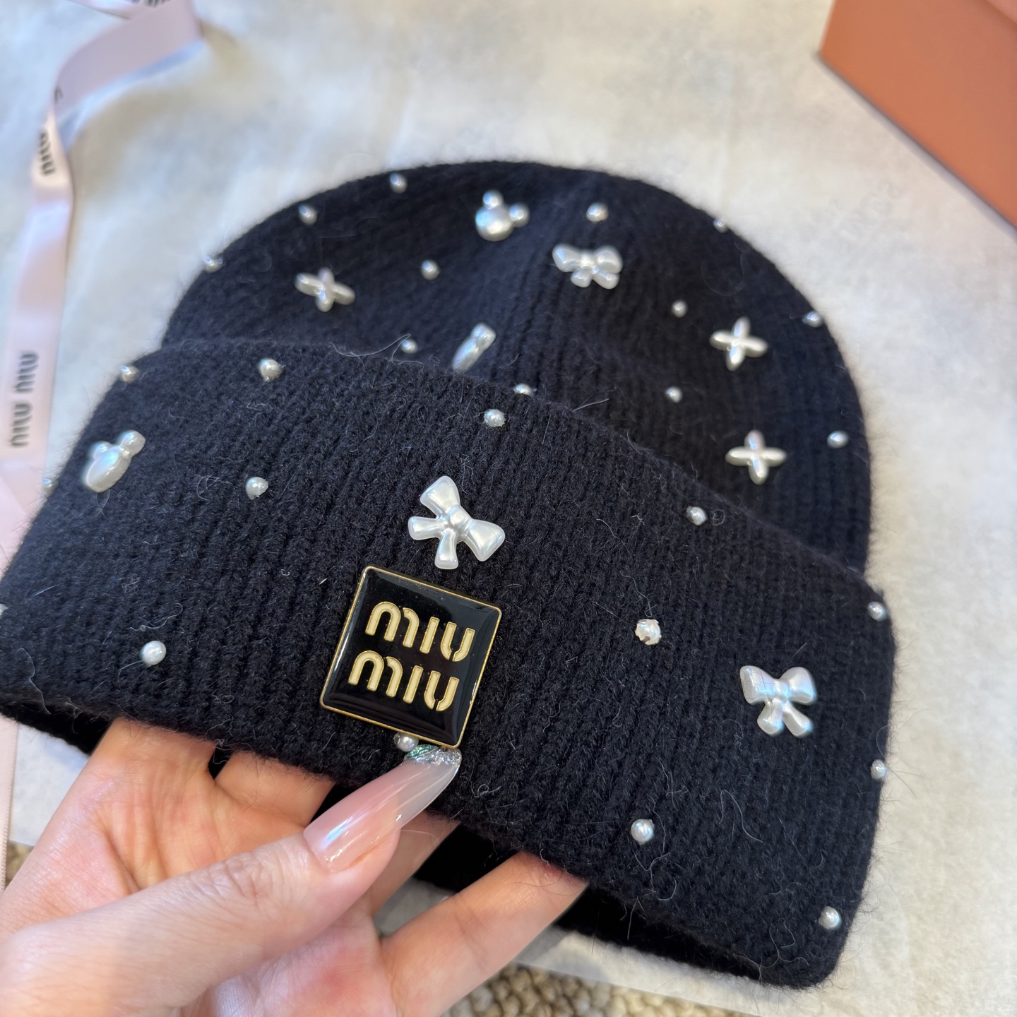 miumiu缪缪🐰秋冬毛线帽这种高级简直质感从头开始了！巨推荐大家这顶不管什么类型的衣服都好配💖休闲和甜