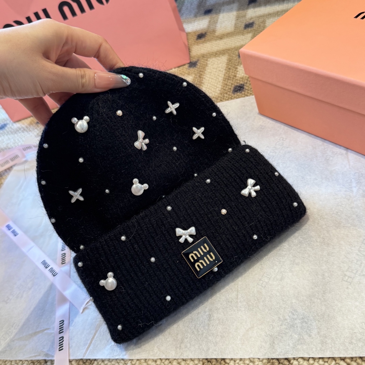 miumiu缪缪🐰秋冬毛线帽这种高级简直质感从头开始了！巨推荐大家这顶不管什么类型的衣服都好配💖休闲和甜