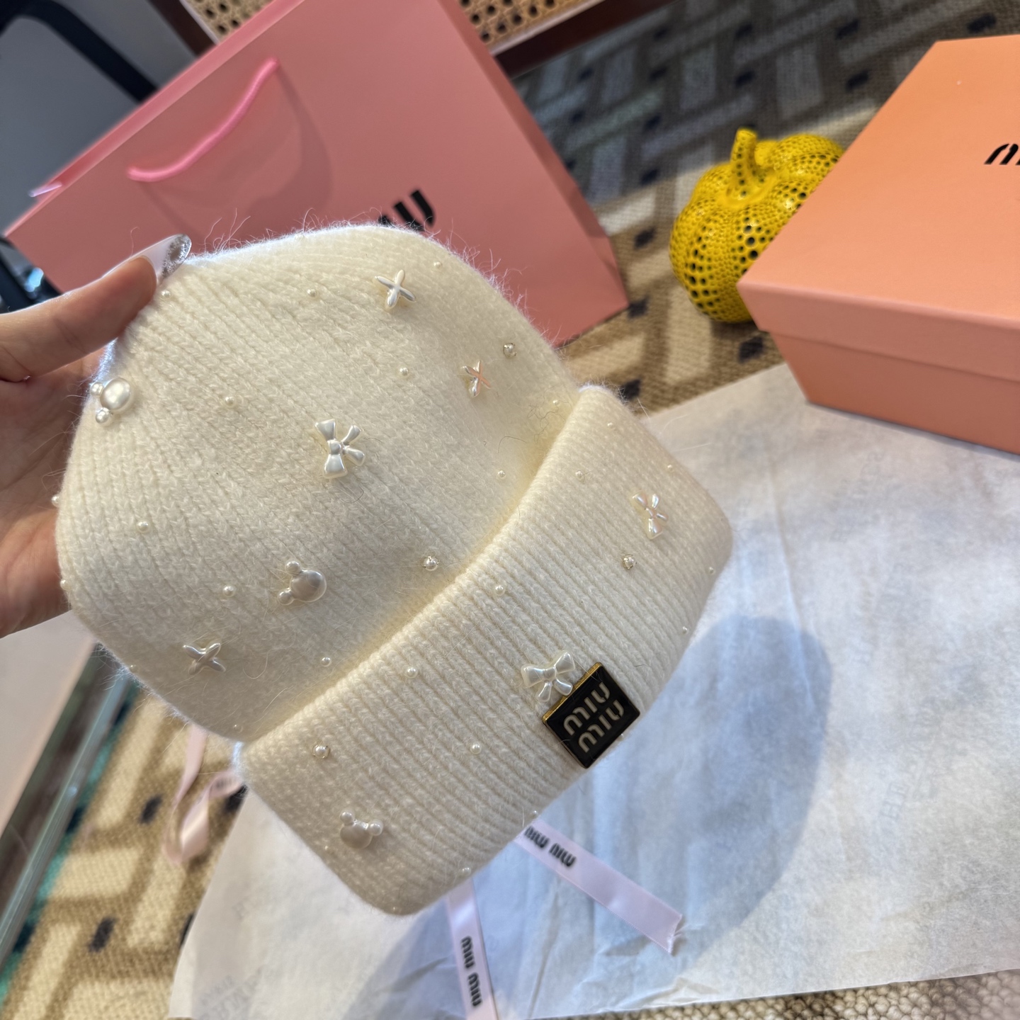 miumiu缪缪🐰秋冬毛线帽这种高级简直质感从头开始了！巨推荐大家这顶不管什么类型的衣服都好配💖休闲和甜