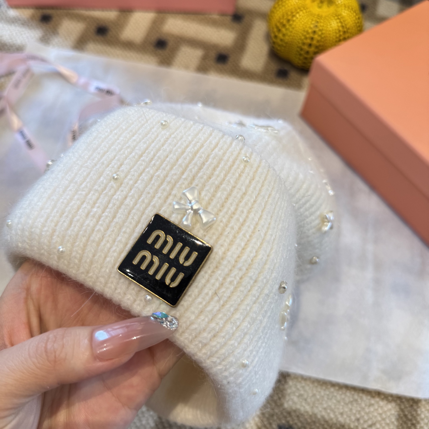 miumiu缪缪🐰秋冬毛线帽这种高级简直质感从头开始了！巨推荐大家这顶不管什么类型的衣服都好配💖休闲和甜
