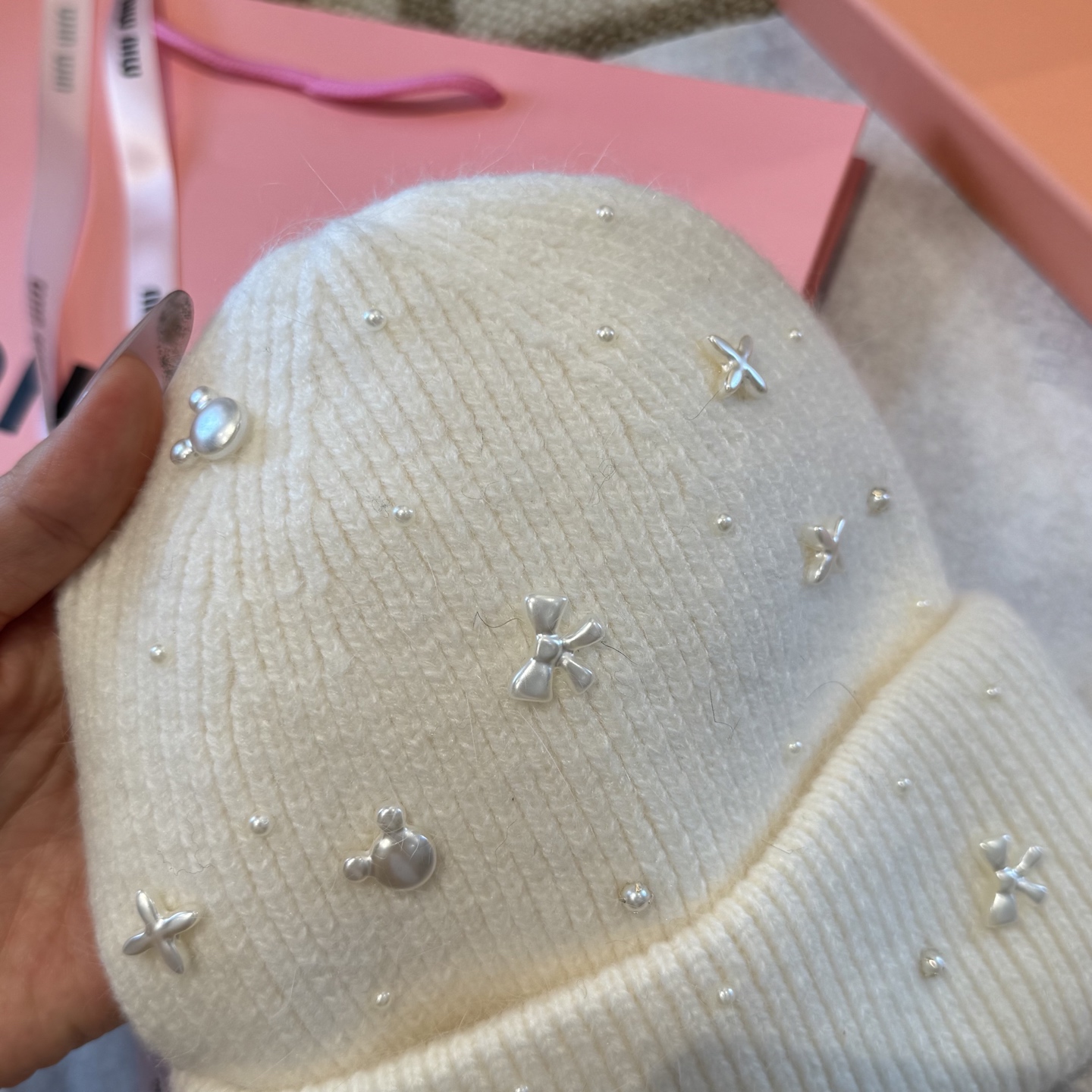 miumiu缪缪🐰秋冬毛线帽这种高级简直质感从头开始了！巨推荐大家这顶不管什么类型的衣服都好配💖休闲和甜