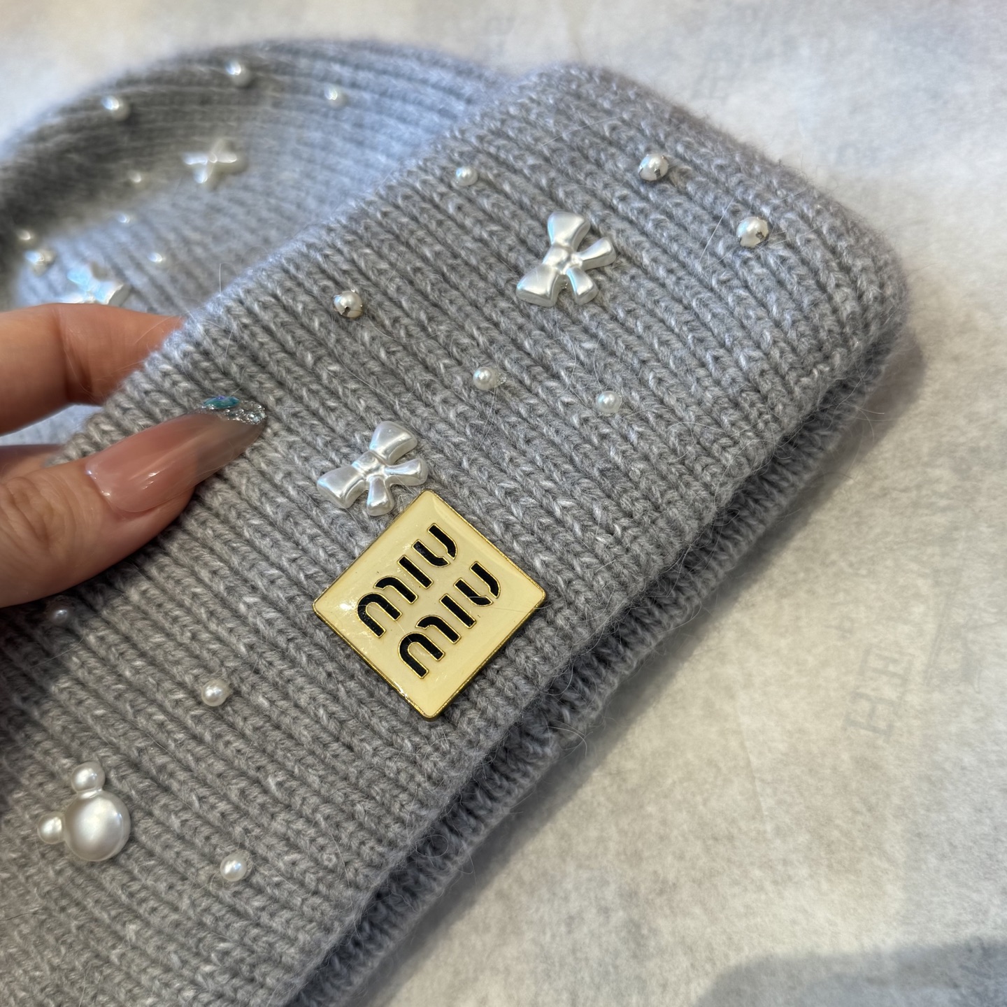 miumiu缪缪🐰秋冬毛线帽这种高级简直质感从头开始了！巨推荐大家这顶不管什么类型的衣服都好配💖休闲和甜