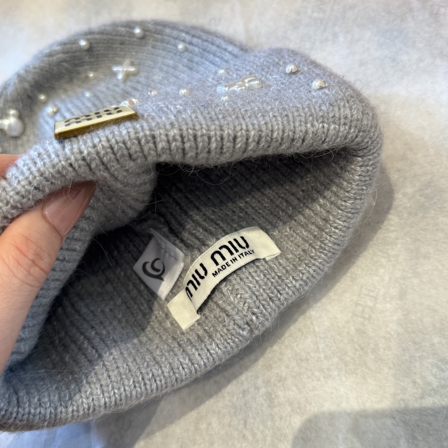 miumiu缪缪🐰秋冬毛线帽这种高级简直质感从头开始了！巨推荐大家这顶不管什么类型的衣服都好配💖休闲和甜