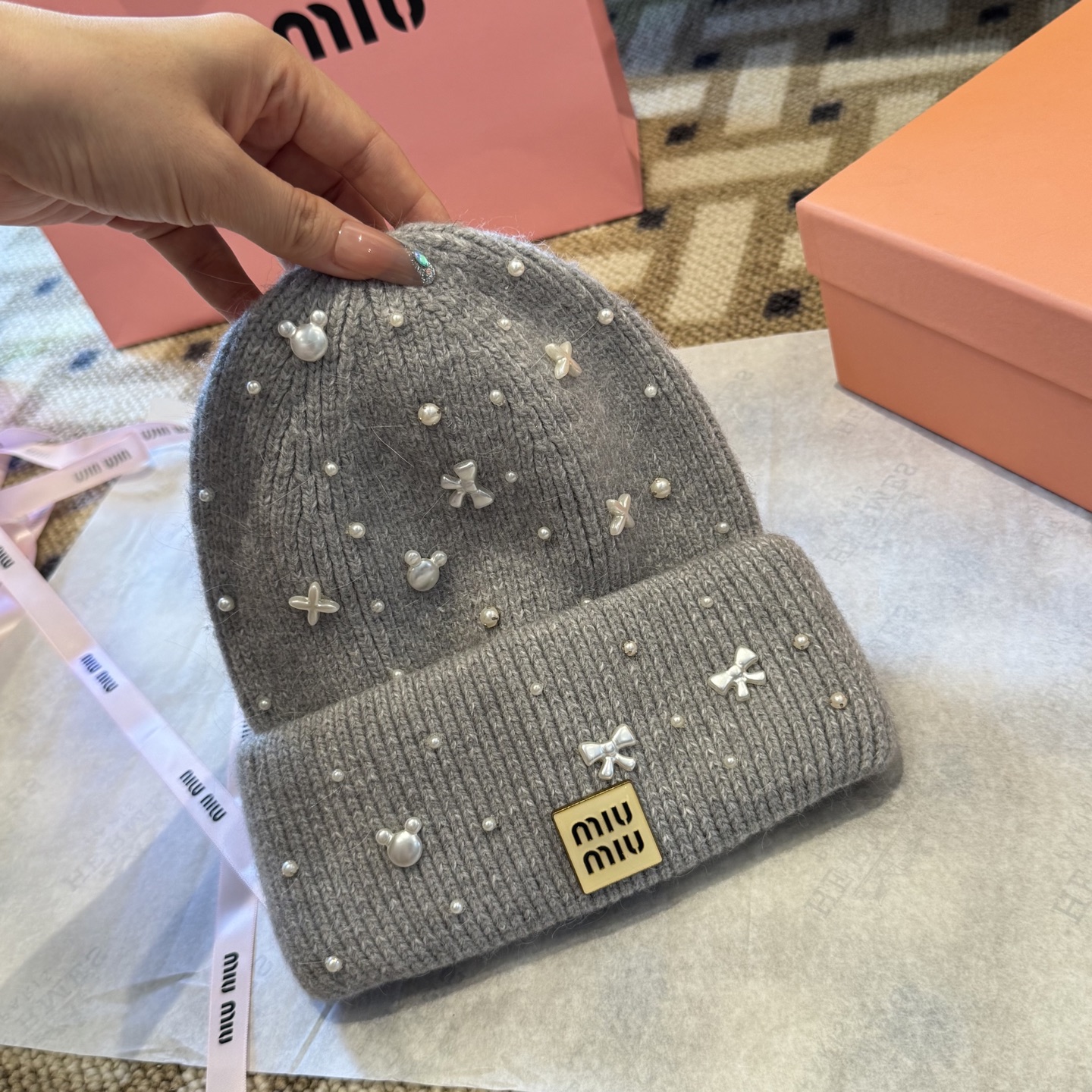 miumiu缪缪🐰秋冬毛线帽这种高级简直质感从头开始了！巨推荐大家这顶不管什么类型的衣服都好配💖休闲和甜