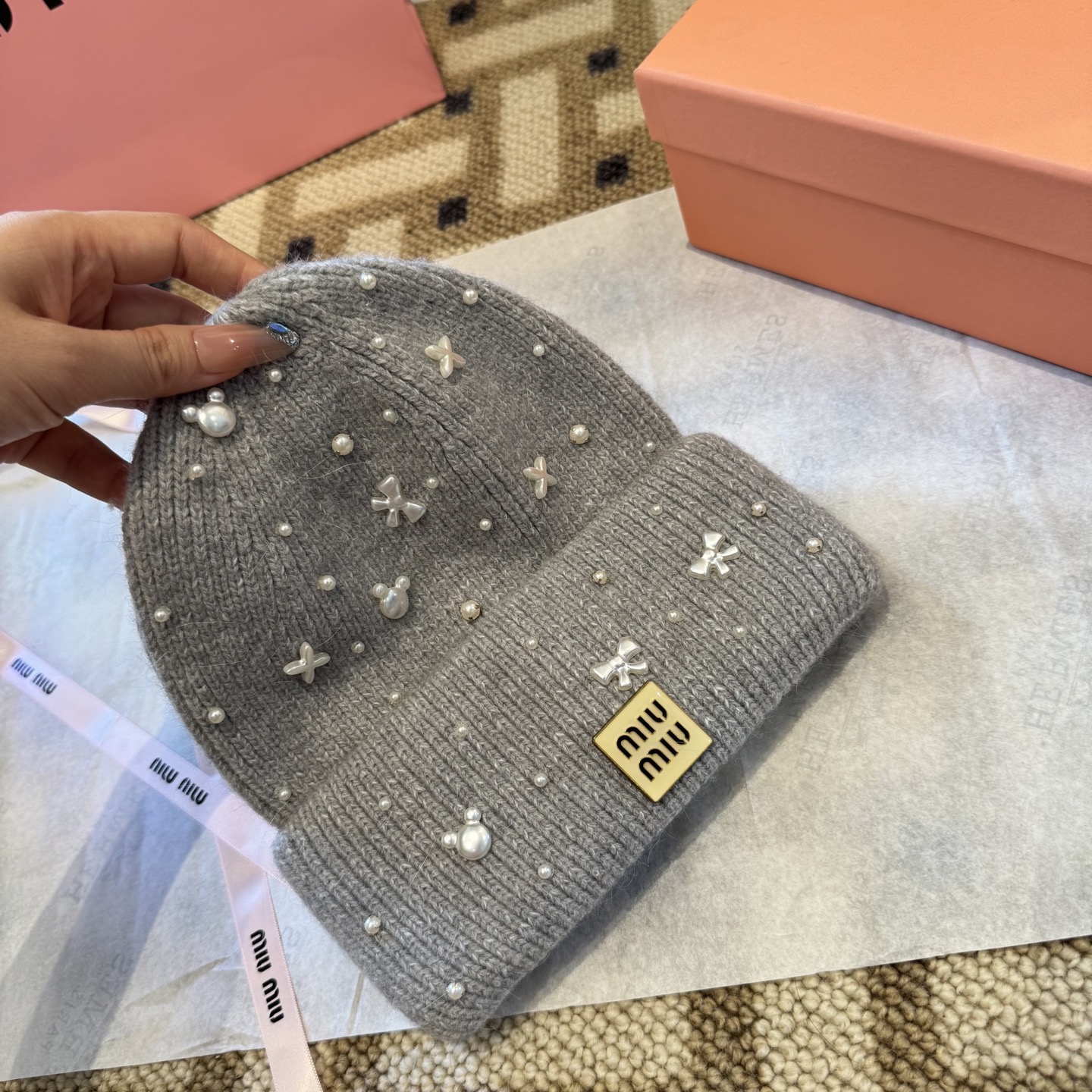 miumiu缪缪🐰秋冬毛线帽这种高级简直质感从头开始了！巨推荐大家这顶不管什么类型的衣服都好配💖休闲和甜