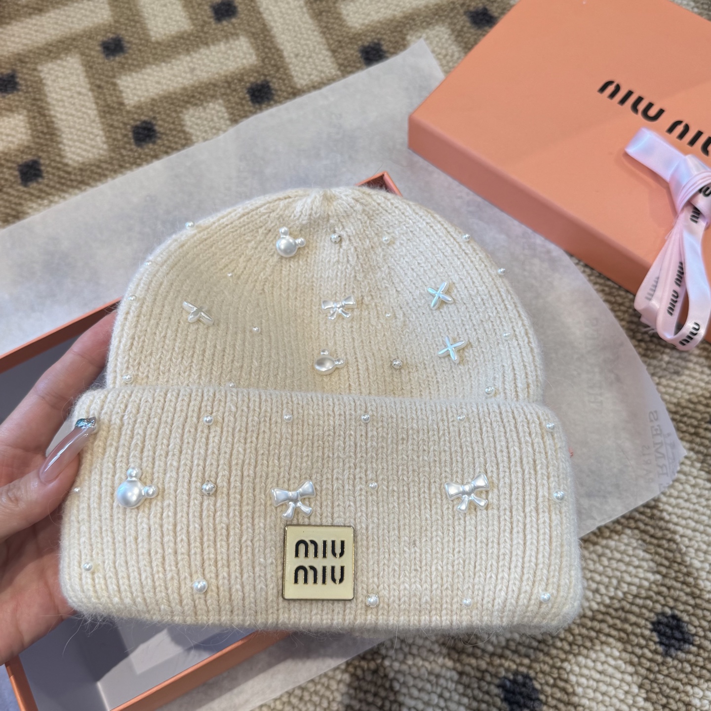 miumiu缪缪🐰秋冬毛线帽这种高级简直质感从头开始了！巨推荐大家这顶不管什么类型的衣服都好配💖休闲和甜