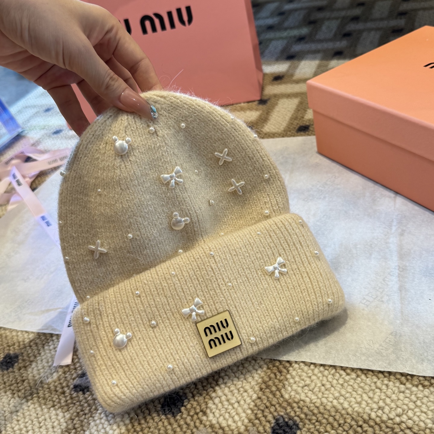 miumiu缪缪🐰秋冬毛线帽这种高级简直质感从头开始了！巨推荐大家这顶不管什么类型的衣服都好配💖休闲和甜