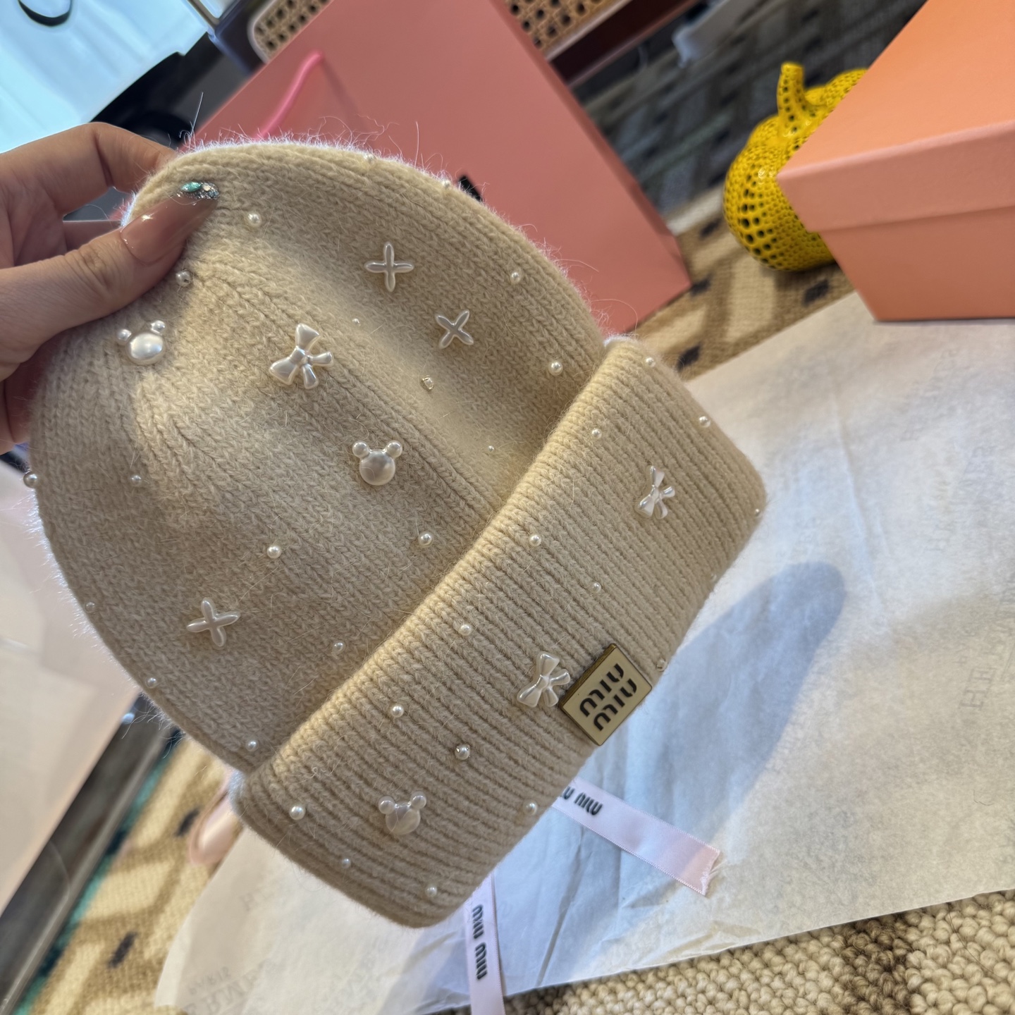 miumiu缪缪🐰秋冬毛线帽这种高级简直质感从头开始了！巨推荐大家这顶不管什么类型的衣服都好配💖休闲和甜